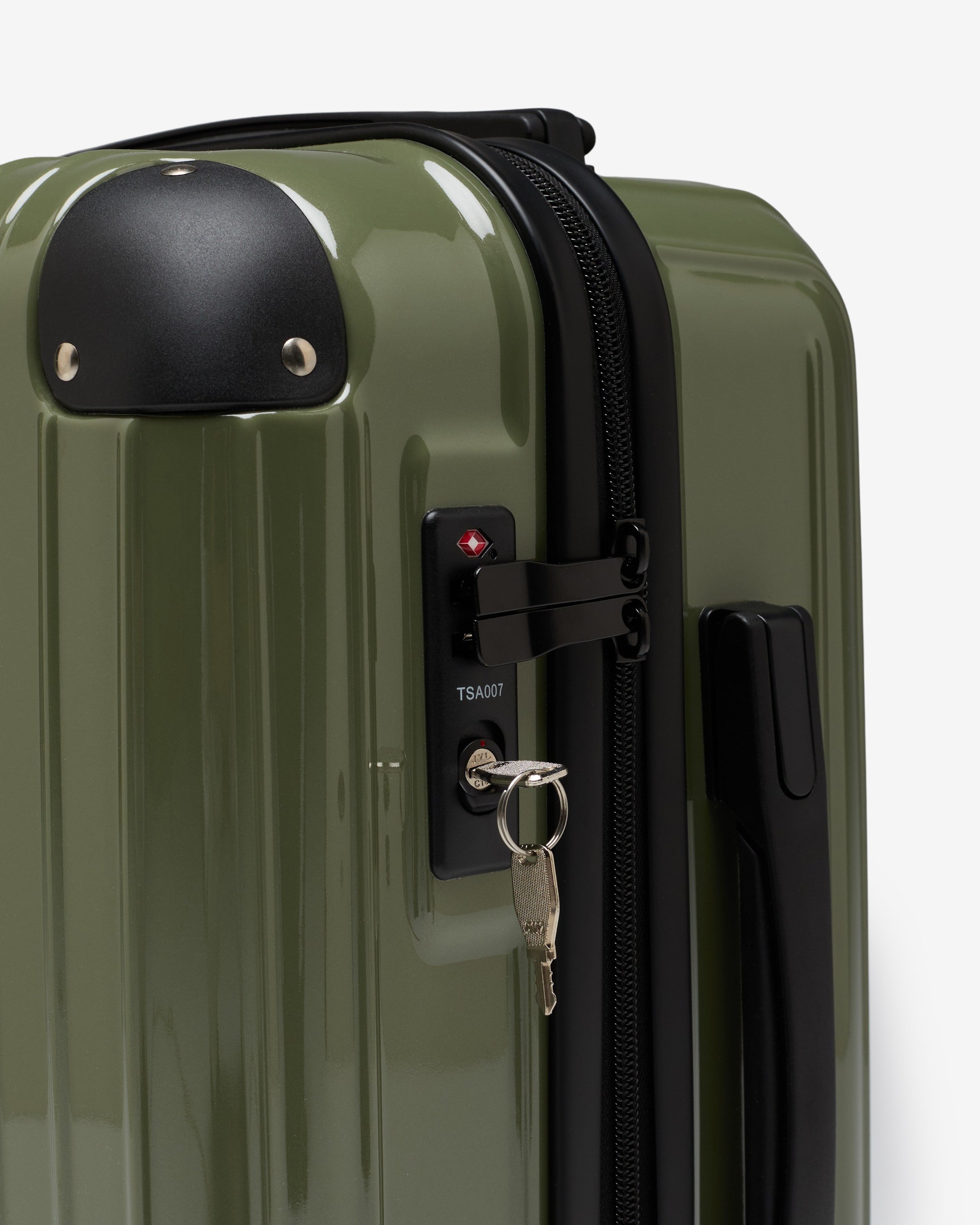 UNDEFEATED CARRY-ON LUGGAGE