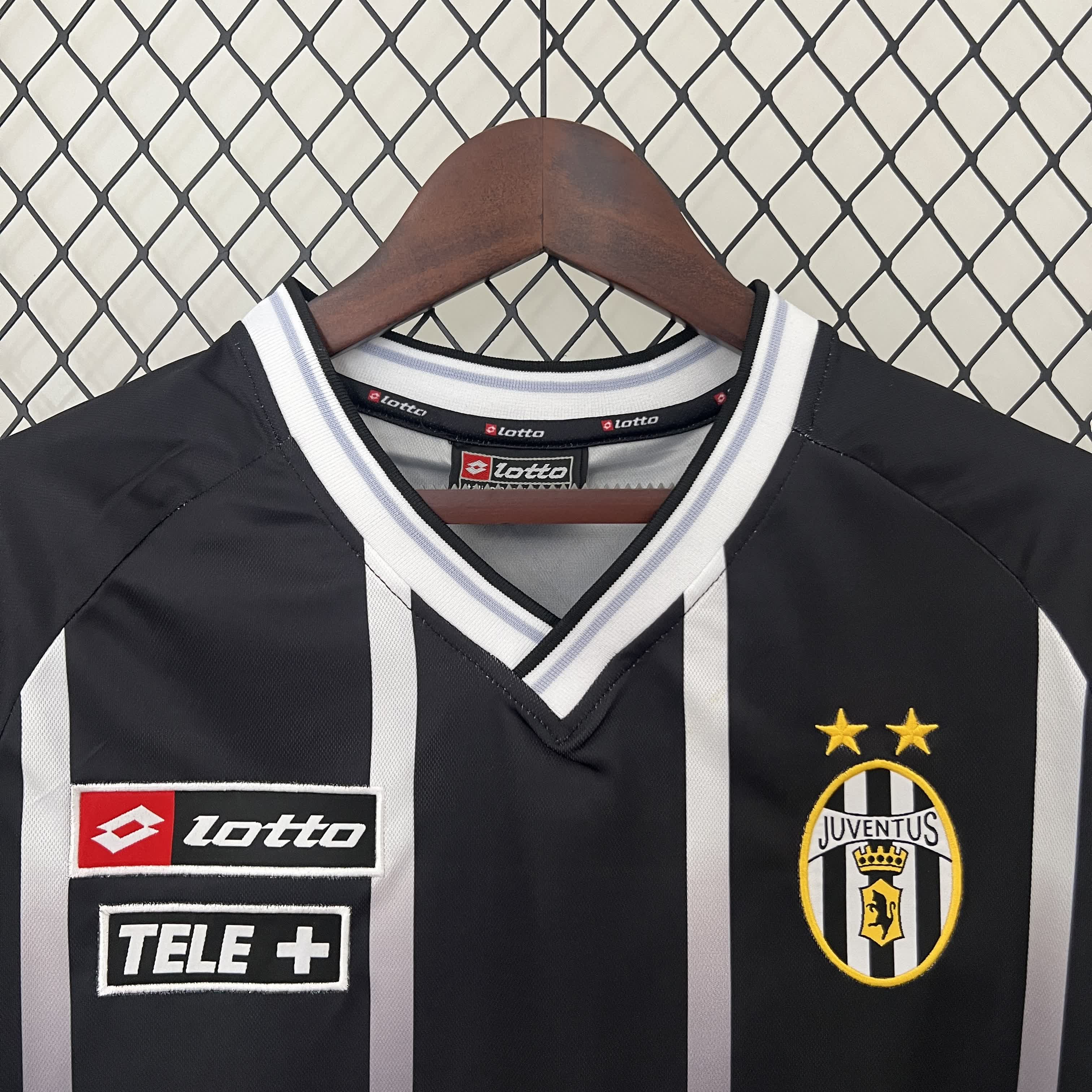 SIUjerseys-Retro Juventus 2000-01 Black Training Jersey
