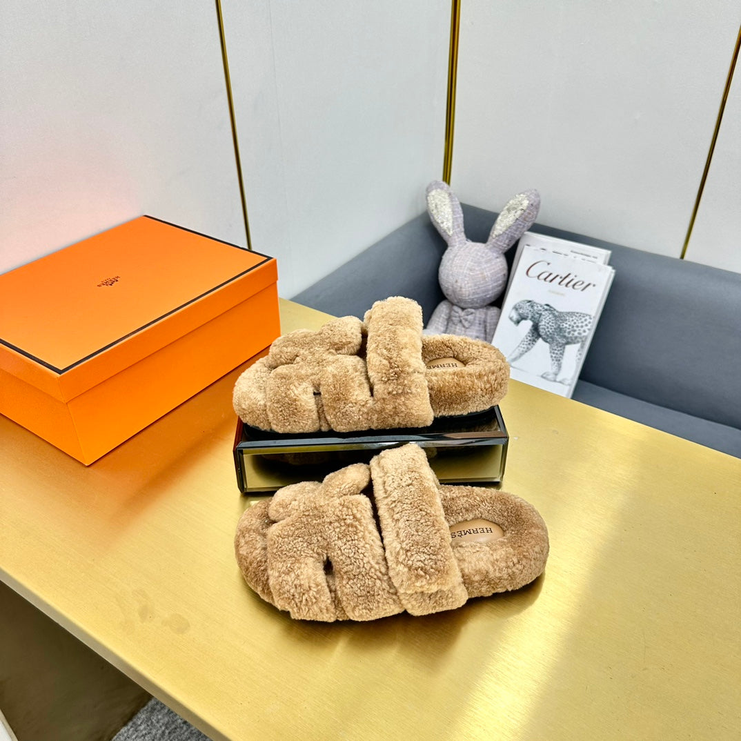 CHYPRE SANDAL IN PEANUT BROWN SHEARLING、mysite、Cacoeks