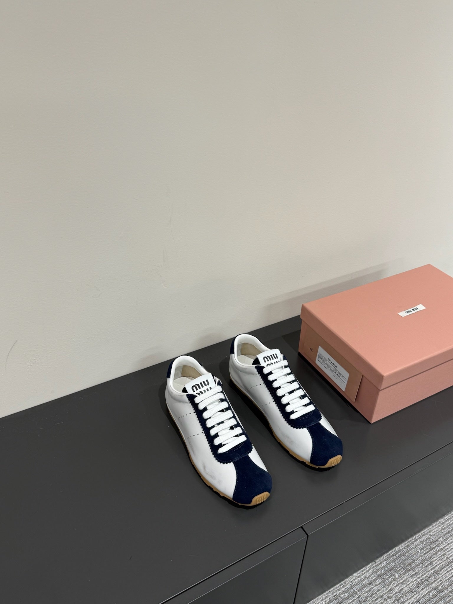 PLUME SNEAKERS IN WHITE NAPPA LAMBSKIN AND NAVY SUEDE、mysite、Cacoeks