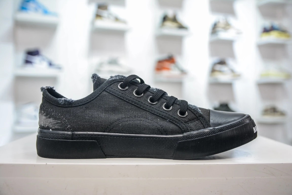Balenciaga Paris Low Top Sneaker in Black Destroyed Cotton、mysite、Cacoeks