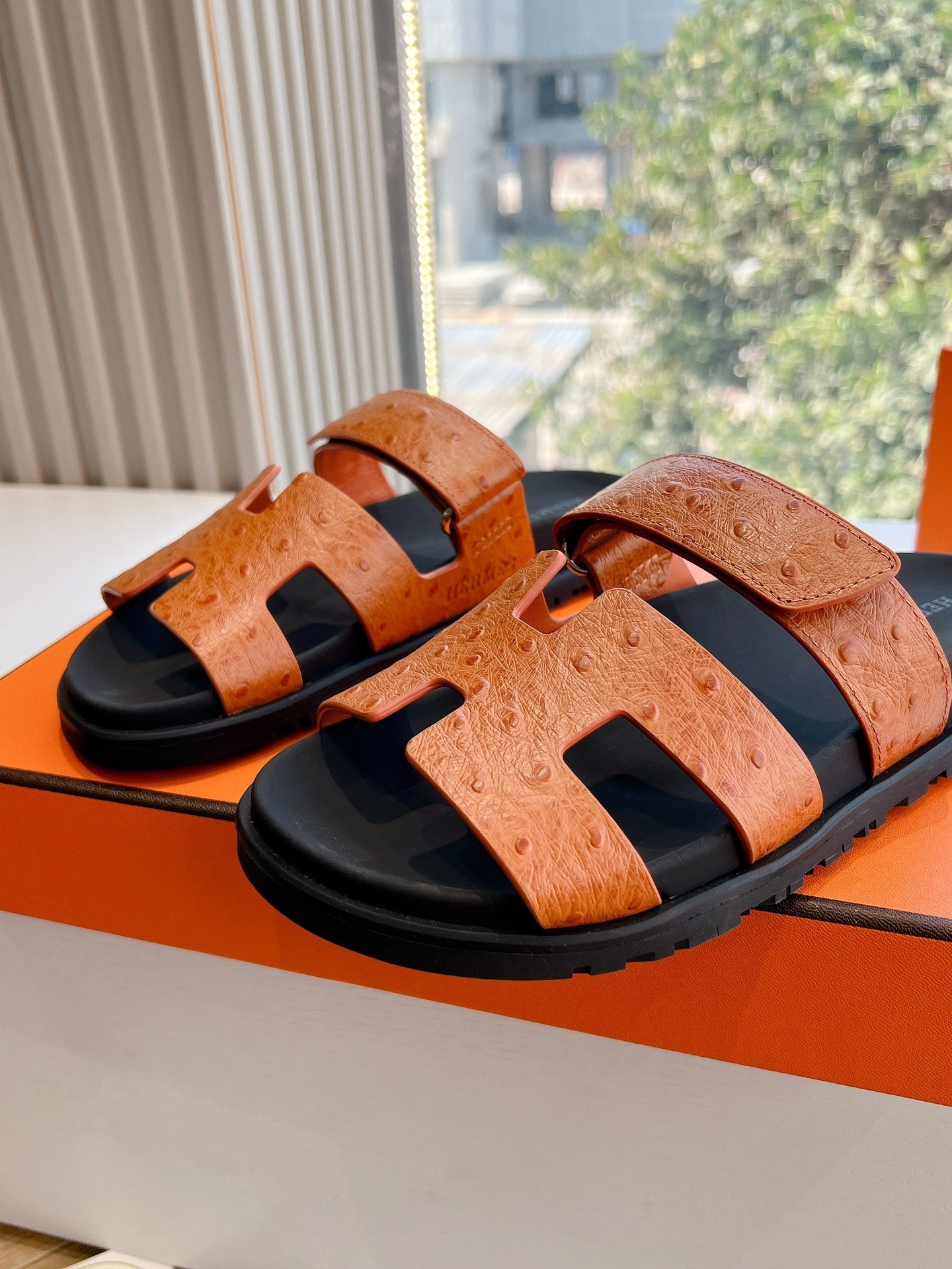 CHYPRE SANDAL IN VIVID ORANGE GRAINED CALFSKIN、mysite、Cacoeks