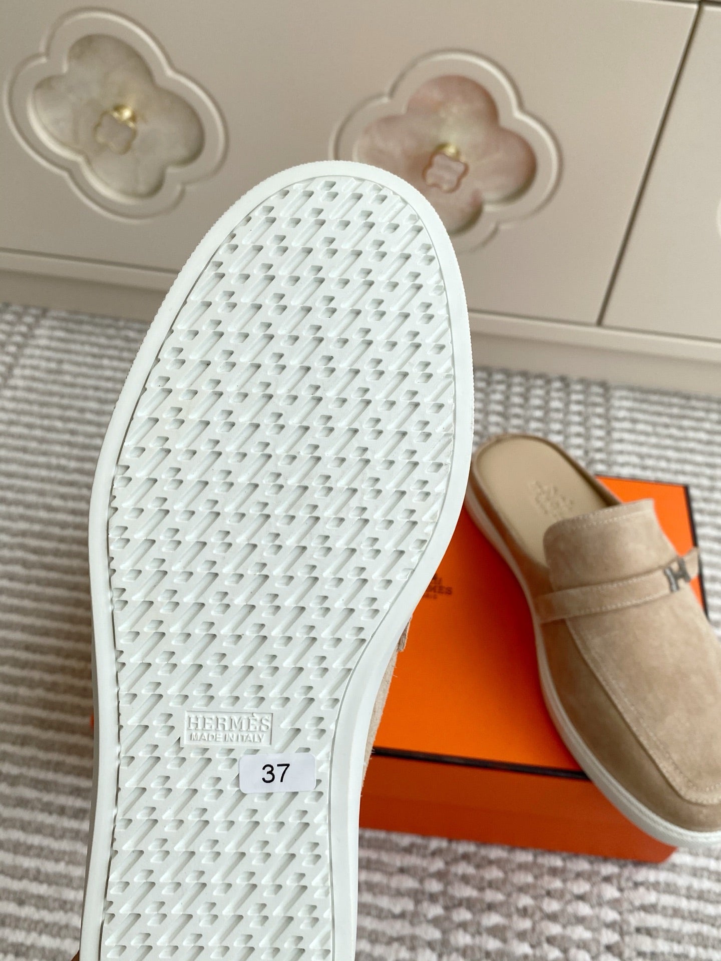 HM 25S MULES IN BEIGE SUEDE WITH SILVER HARDWARE、mysite、Cacoeks