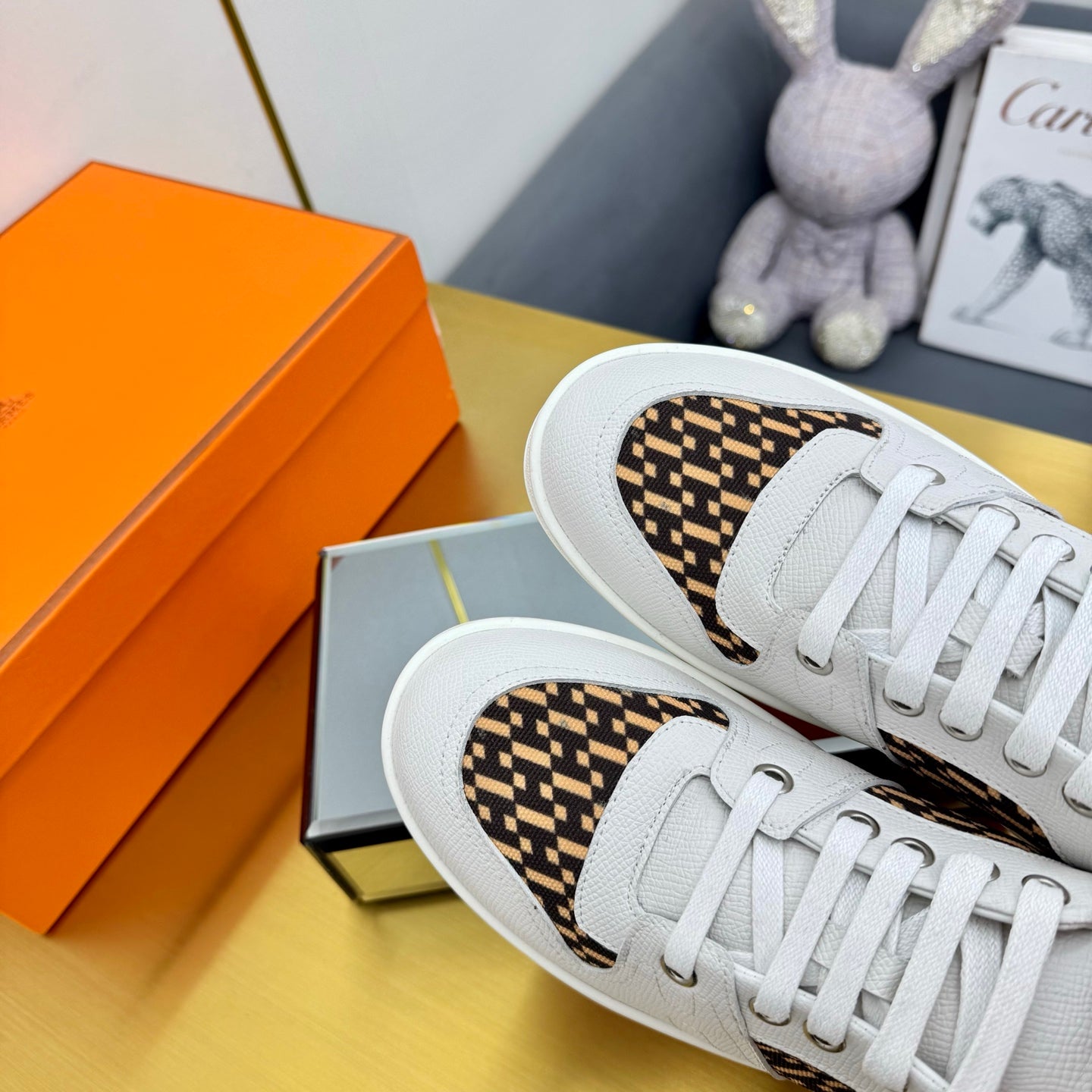 FREE SNEAKER IN WHITE CALFSKIN AND "H EN BIAIS" BROWN CANVAS、mysite、Cacoeks