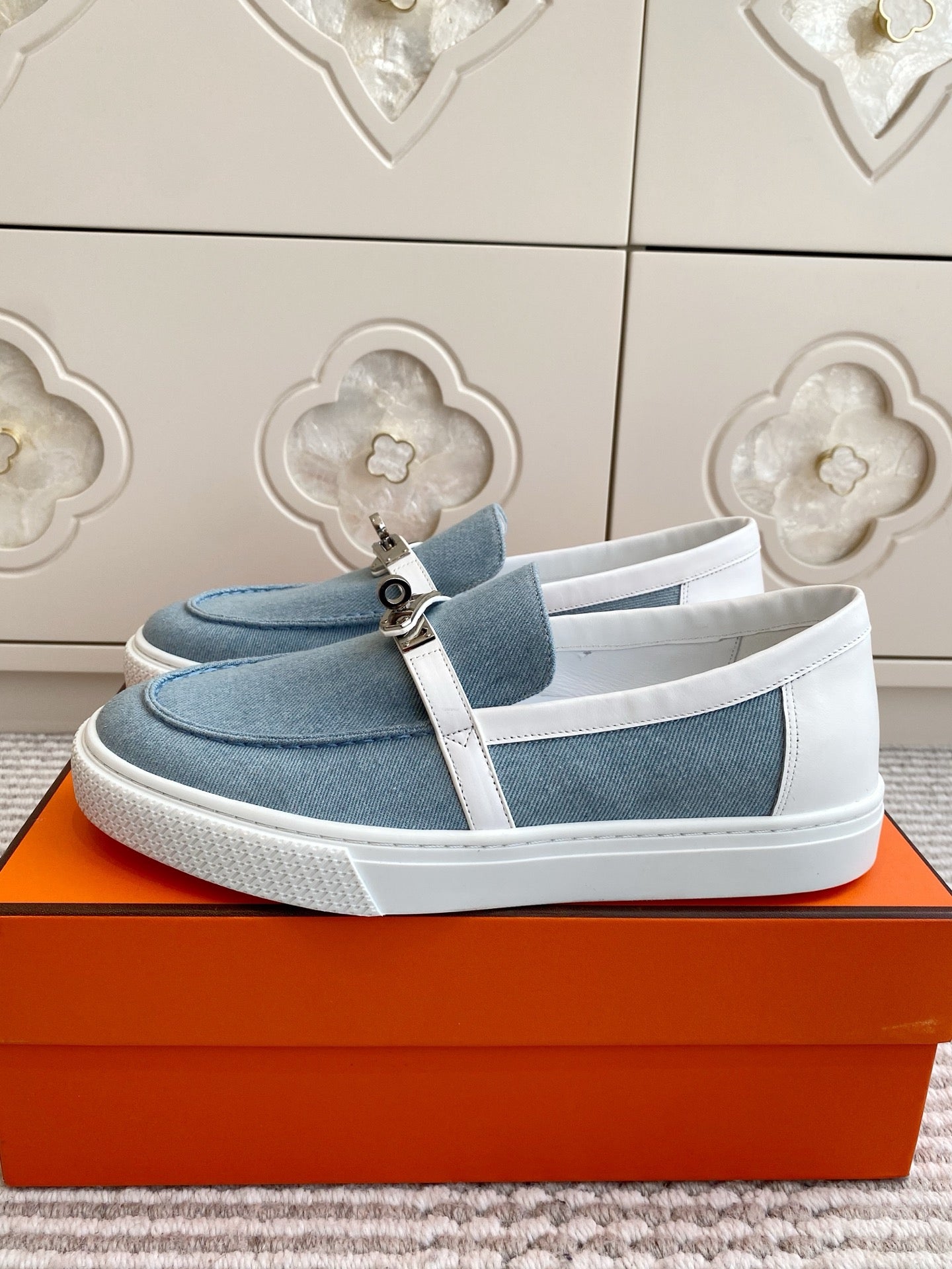 HM 25S SLIP-ON IN SKY BLUE CANVAS WITH SILVER HARDWARE、mysite、Cacoeks
