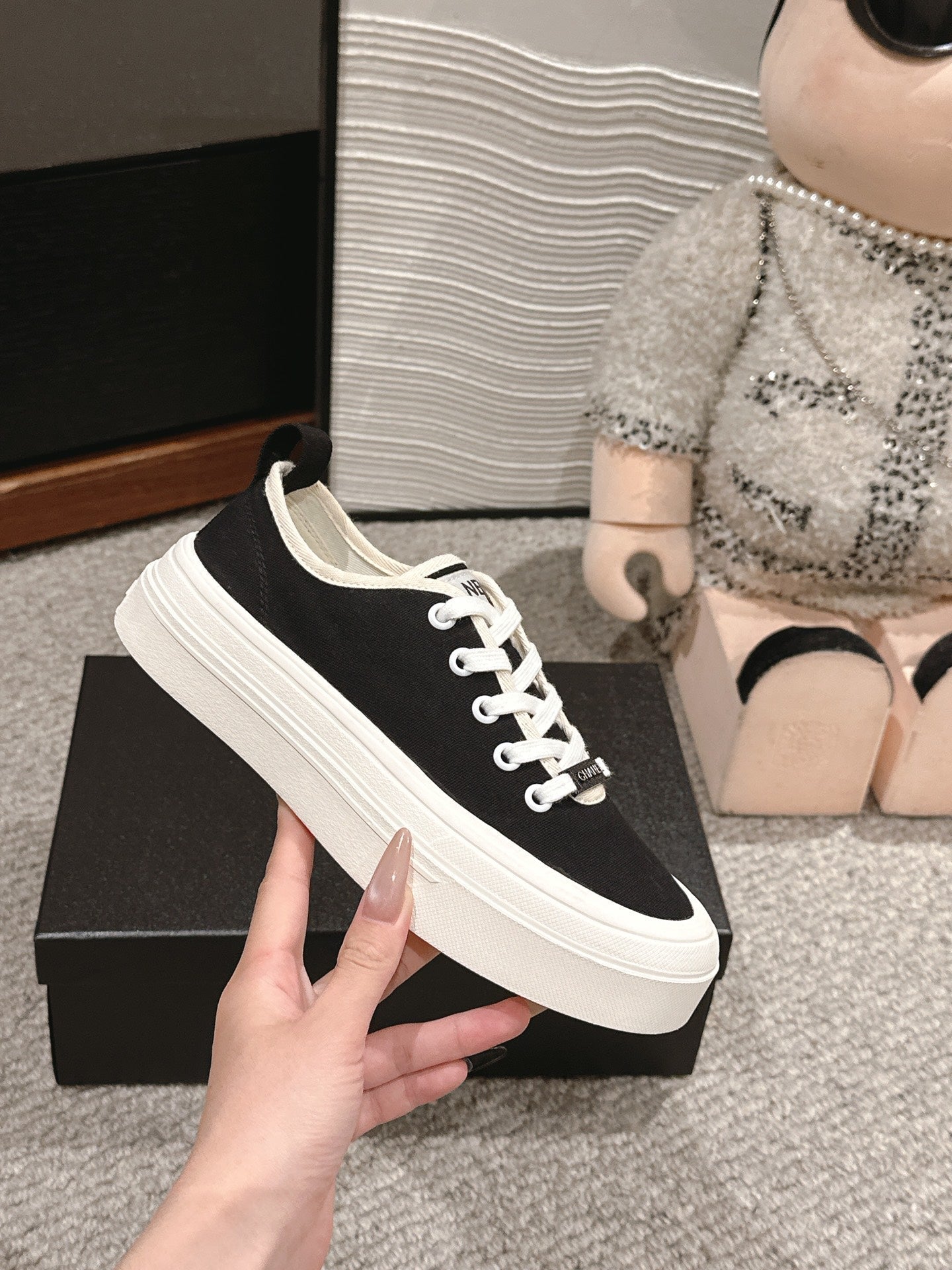 LACE-UP SNEAKERS IN BLACK CANVAS、mysite、Cacoeks