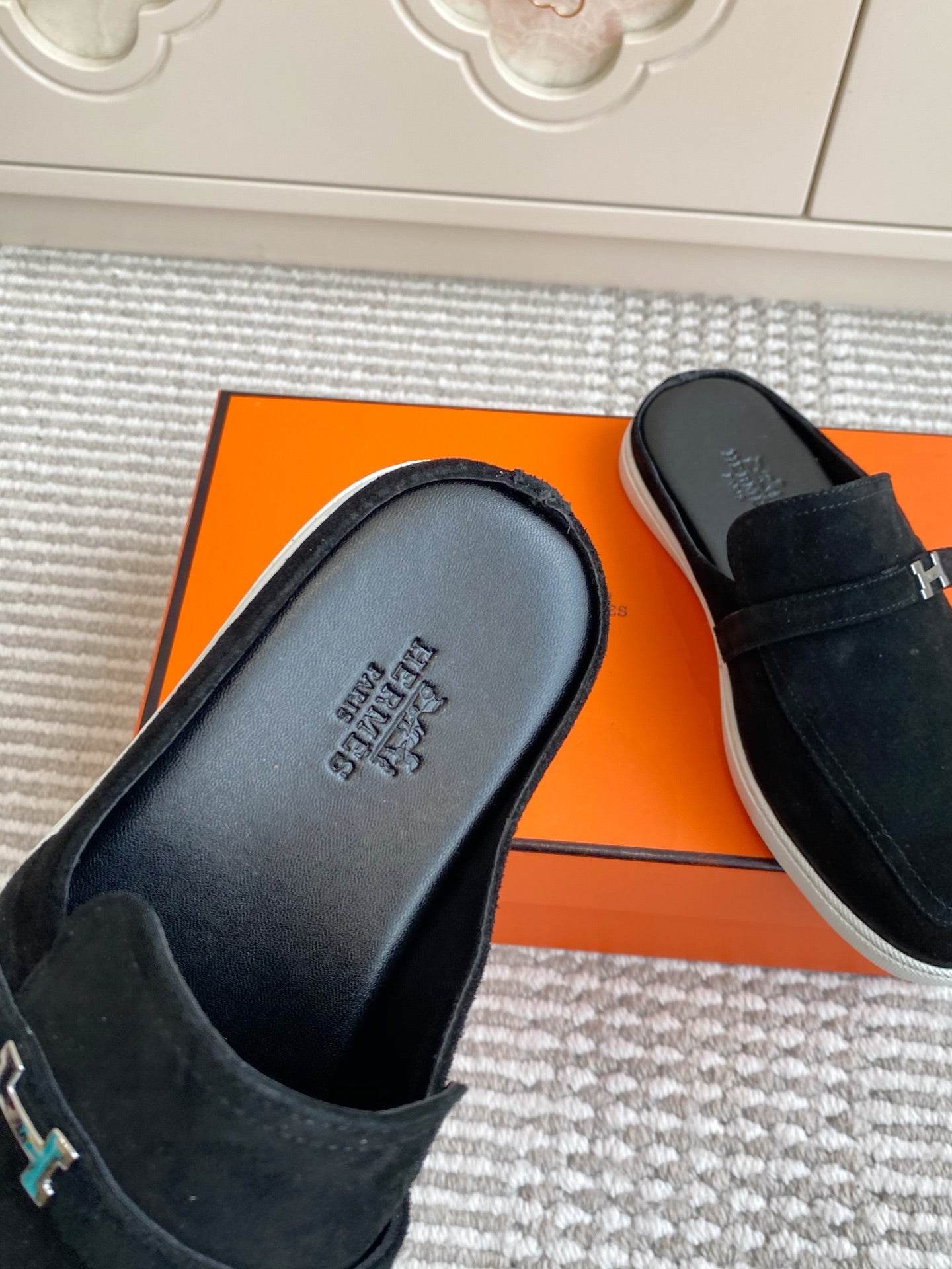 HM 25S MULES IN BLACK SUEDE WITH SILVER HARDWARE、mysite、Cacoeks