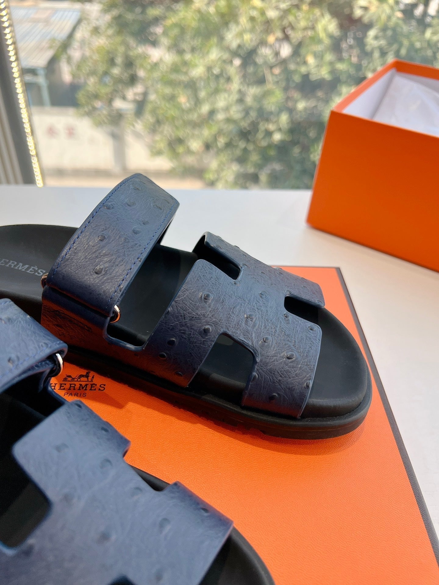 CHYPRE SANDAL IN BLACK GRAINED CALFSKIN、mysite、Cacoeks