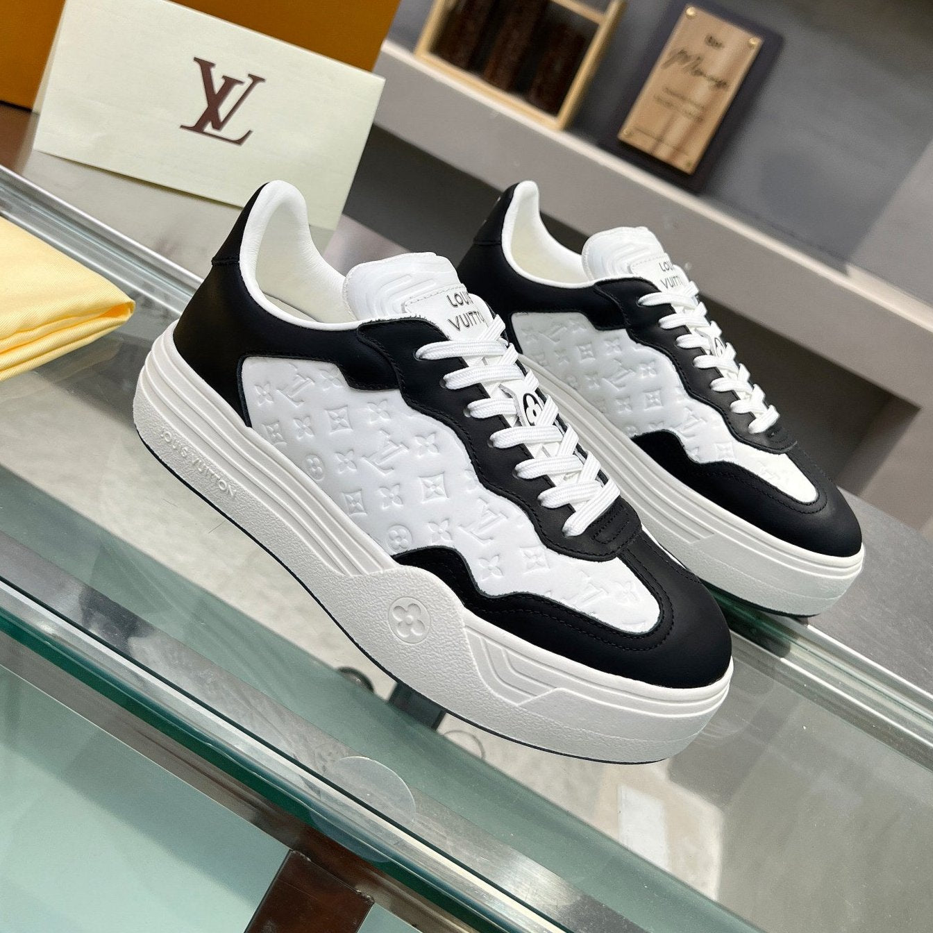 LV WOMEN GROOVY PLATFORM IN WHITE MIX BLACK EMBOSSED CALFSKIN、mysite、Cacoeks