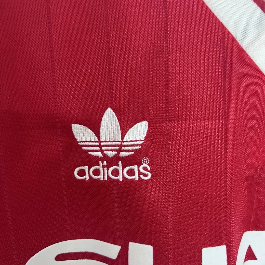 ManixJersey.com | Retro Manchester United 82-83 Home Stadium Jersey -Customize Name, Number and Patch | Worldwide Shipping