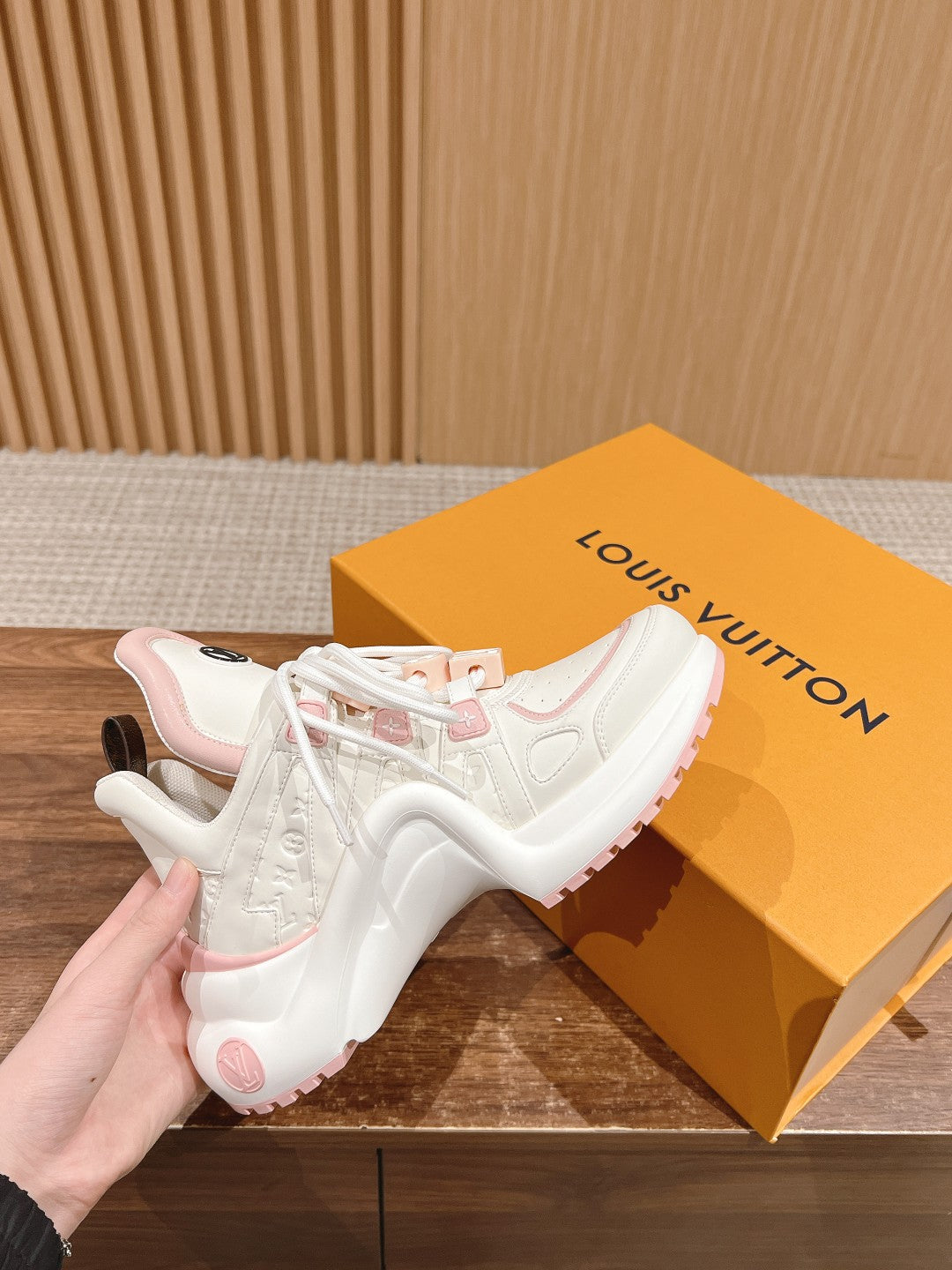 LV ARCHLIGHT SNEAKER IN WHITE MIX LIGHT PINK EMBOSSED CALFSKIN、mysite、Cacoeks