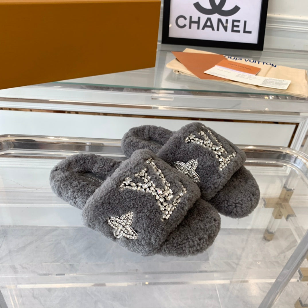 LV WOMEN'S PASEO FLAT SLIPPER IN GREY FLEECE、mysite、Cacoeks