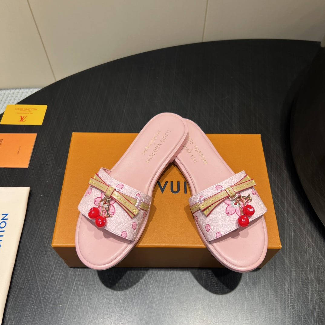 LV SLIDE SANDALS 25S IN LIGHT PINK CALFSKIN WITH CHERRY BLOSSOM BUCKLE、mysite、Cacoeks
