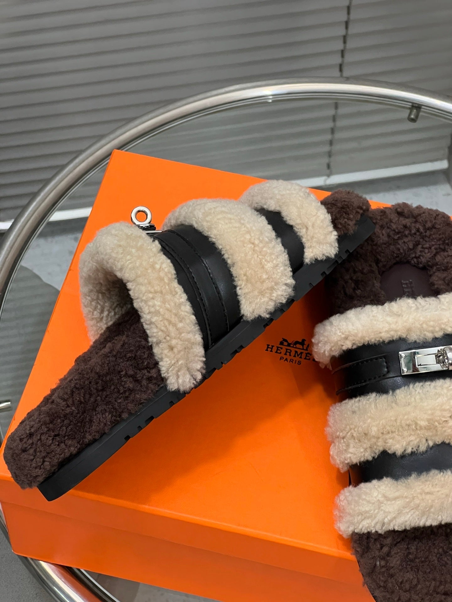 HM 25S SANDAL IN BEIGE WOOL AND BLACK LAMBSKIN WITH SILVER HARDWARE、mysite、Cacoeks