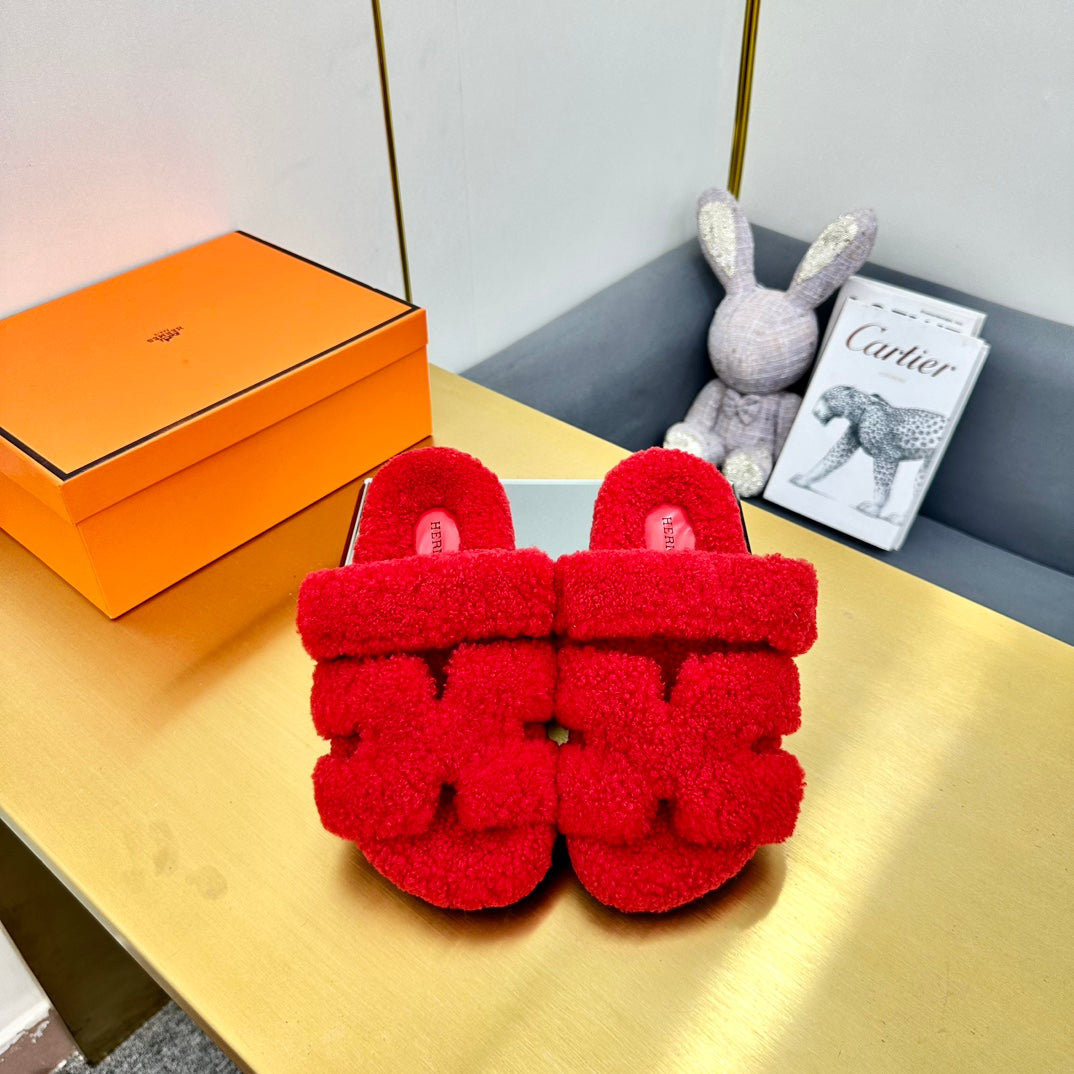 CHYPRE SANDAL IN CHERRY RED SHEARLING、mysite、Cacoeks