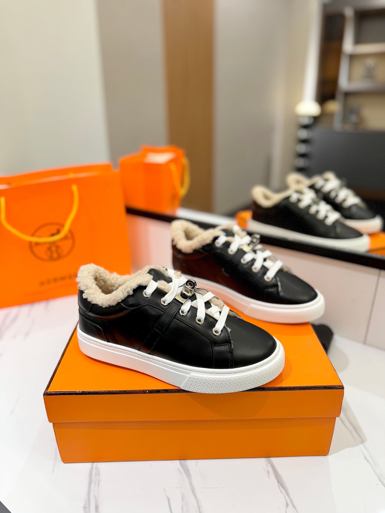 DAY SNEAKER IN BLACK CALFSKIN AND FLEECE LINING、mysite、Cacoeks