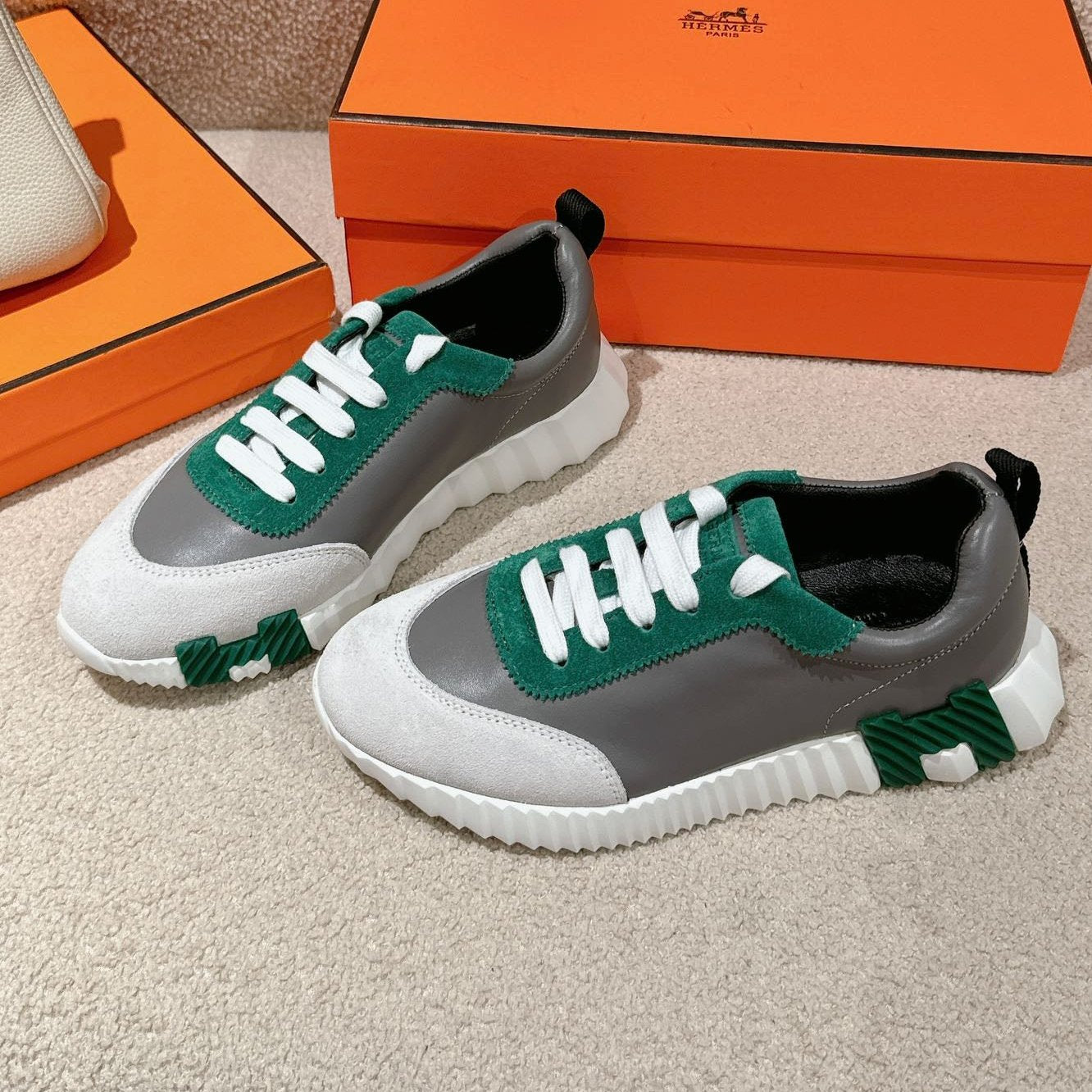 MAINLAND SNEAKER IN PALE GRAY SUEDE AND MOUSE GRAY CALFSKIN、mysite、Cacoeks