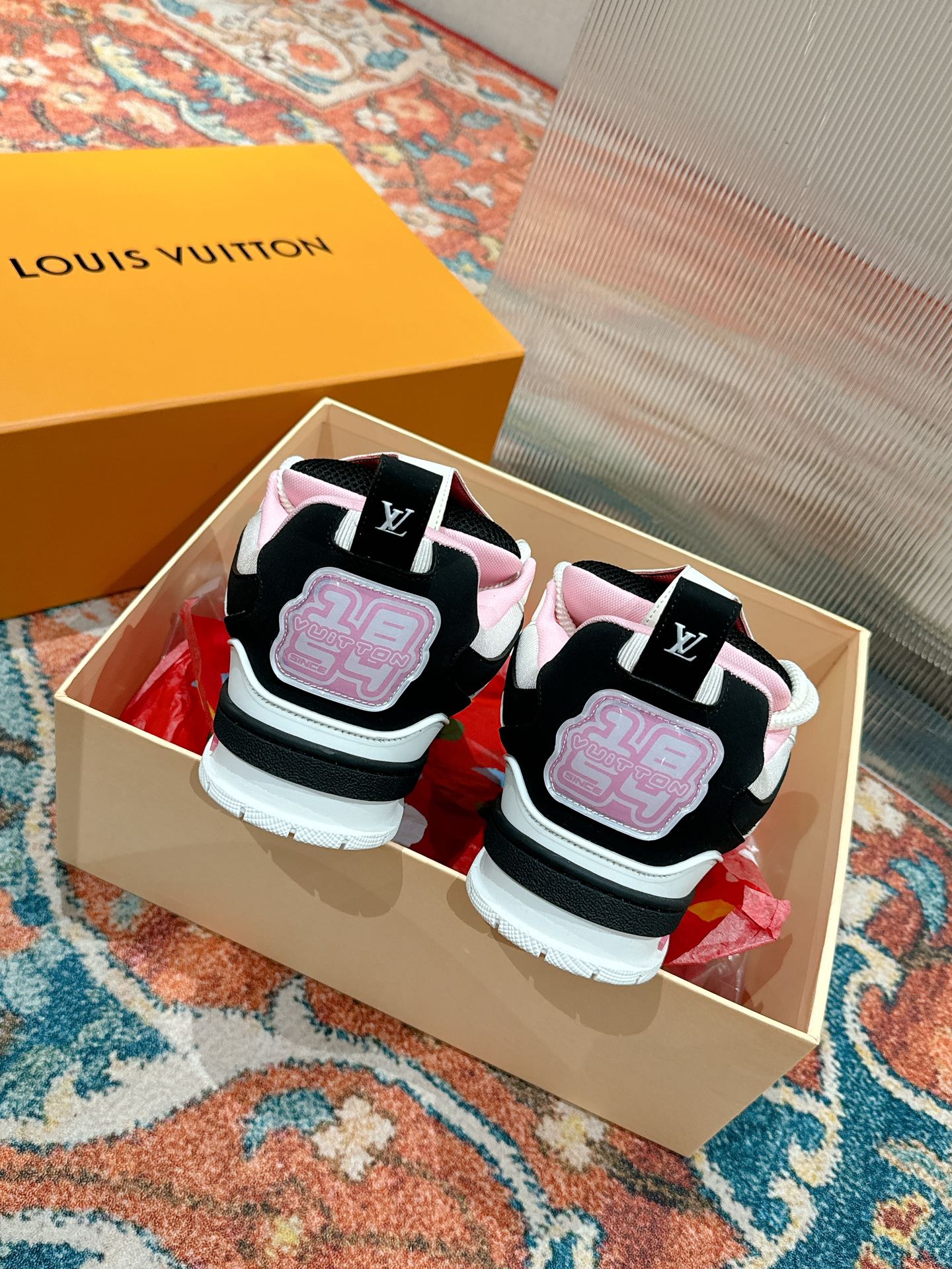 LV SKATE SNEAKER IN WHITE MIX BLACK AND LIGHT PINK CALFSKIN、mysite、Cacoeks