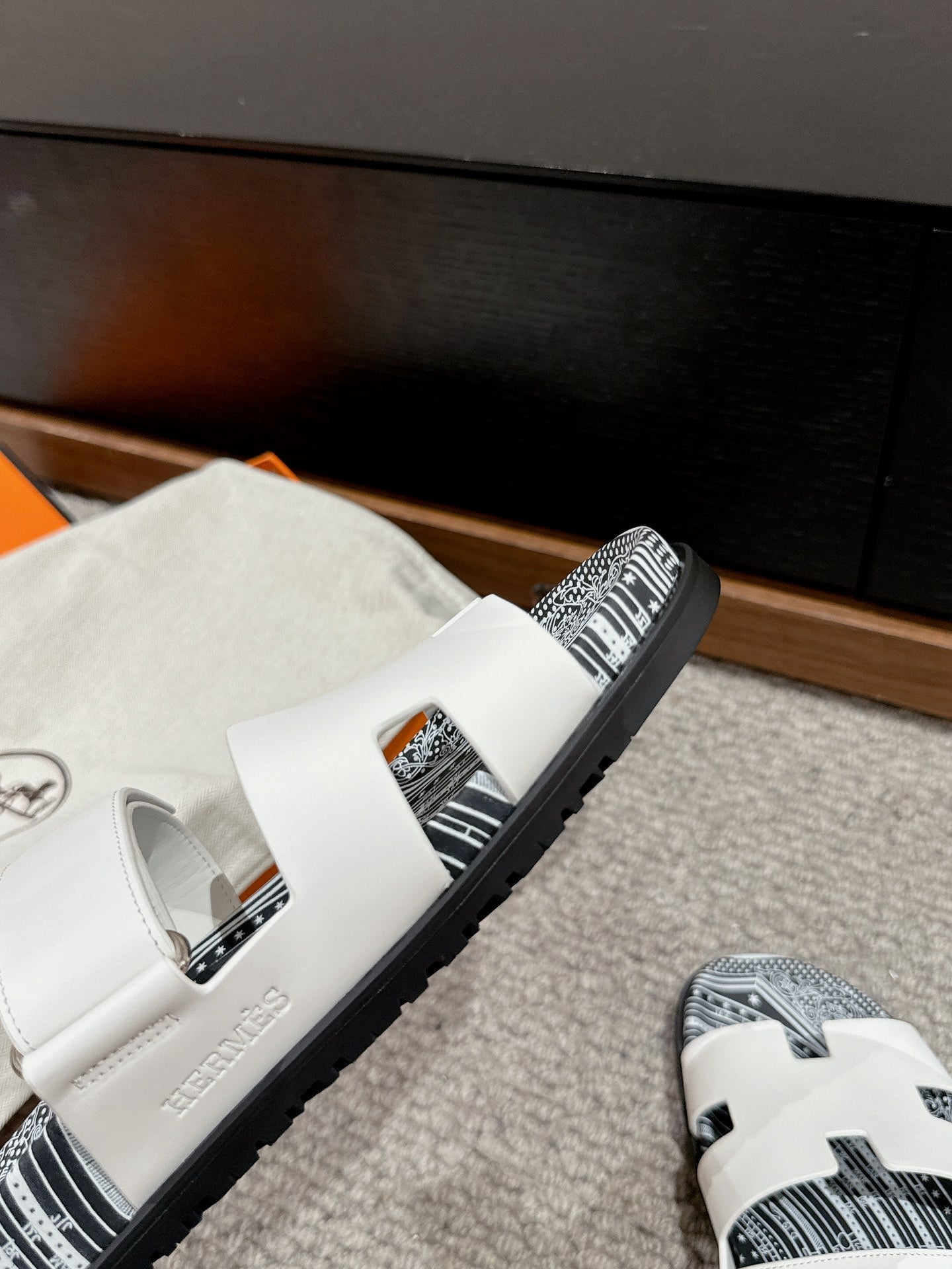 CHYPRE SANDAL WHITE CALFSKIN UNIQUE、mysite、Cacoeks