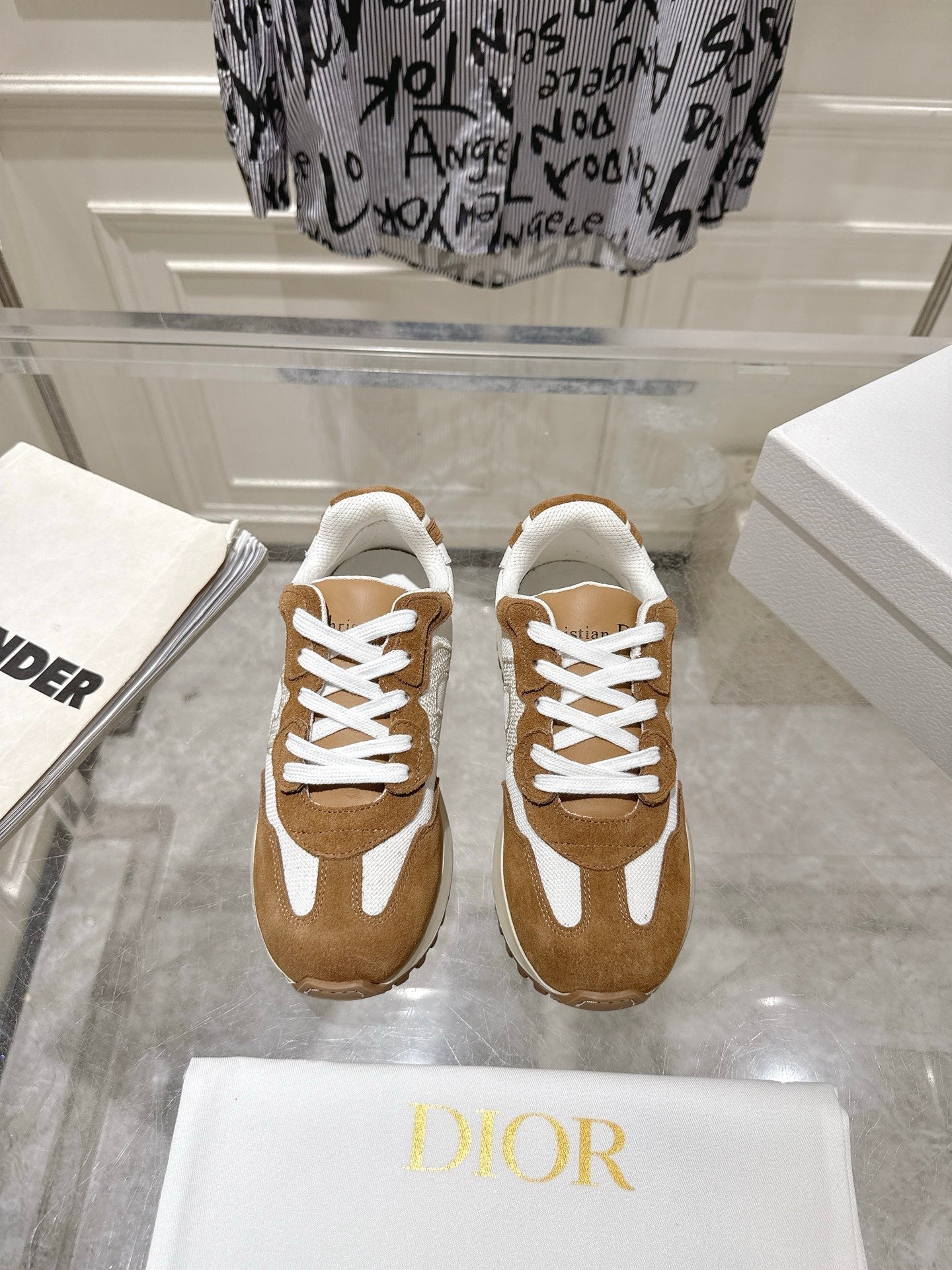 DIOR 25S C'EST DIOR SNEAKER IN WHITE HAZELNUT CALFSKIN AND SUEDE、mysite、Cacoeks