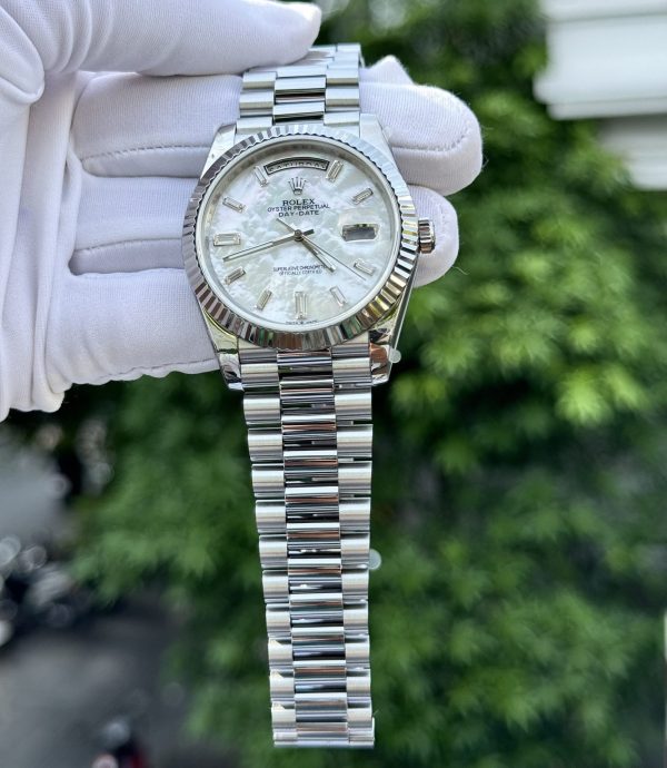 Đồng Hồ Rolex Day-Date Chế Tác Mặt Xà Cừ Cọc Số Đính Kim Cương Moissanite Baguetee 40mm (2)