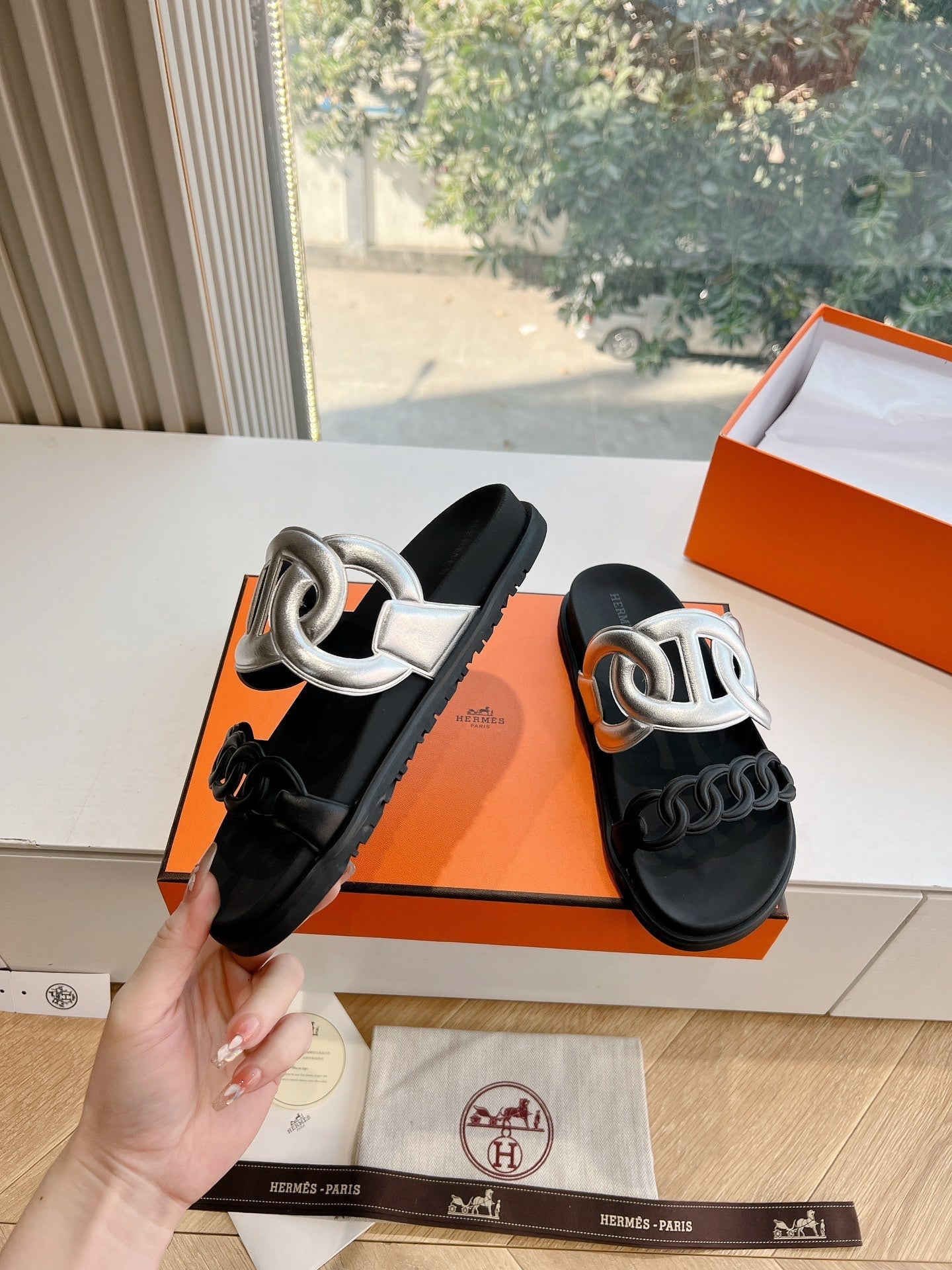 EXTRA SANDAL IN SILVER MIX BLACK CALFSKIN、mysite、Cacoeks