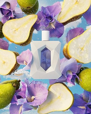 god is a woman ariana grande perfume fragrance pear vanilla ambrette orris rose petals cedarwood