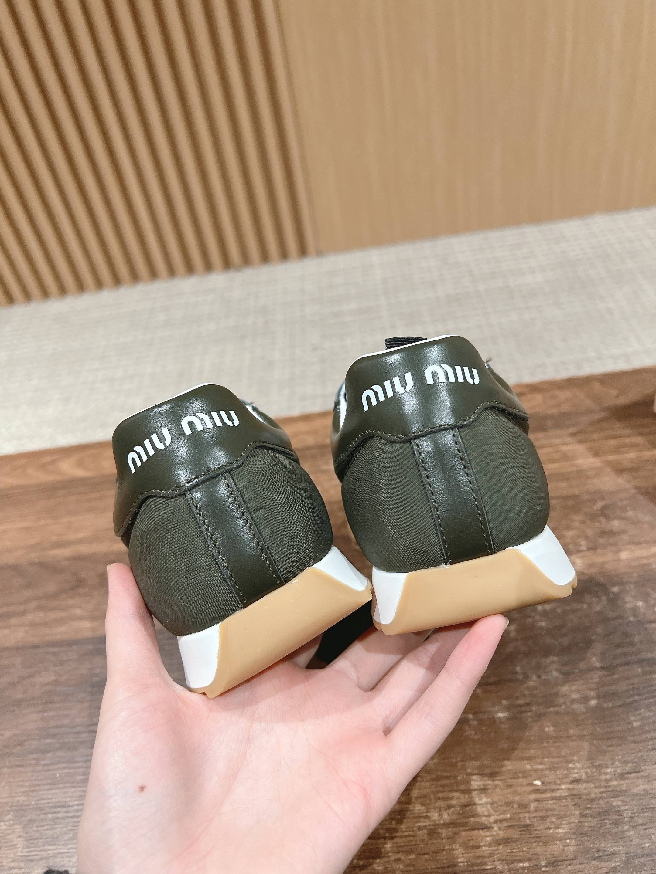 RUNNING SNEAKERS IN ARMY GREEN LAMBSKIN AND FABRIC ANTI-SLIP RUBBER SOLE、mysite、Cacoeks