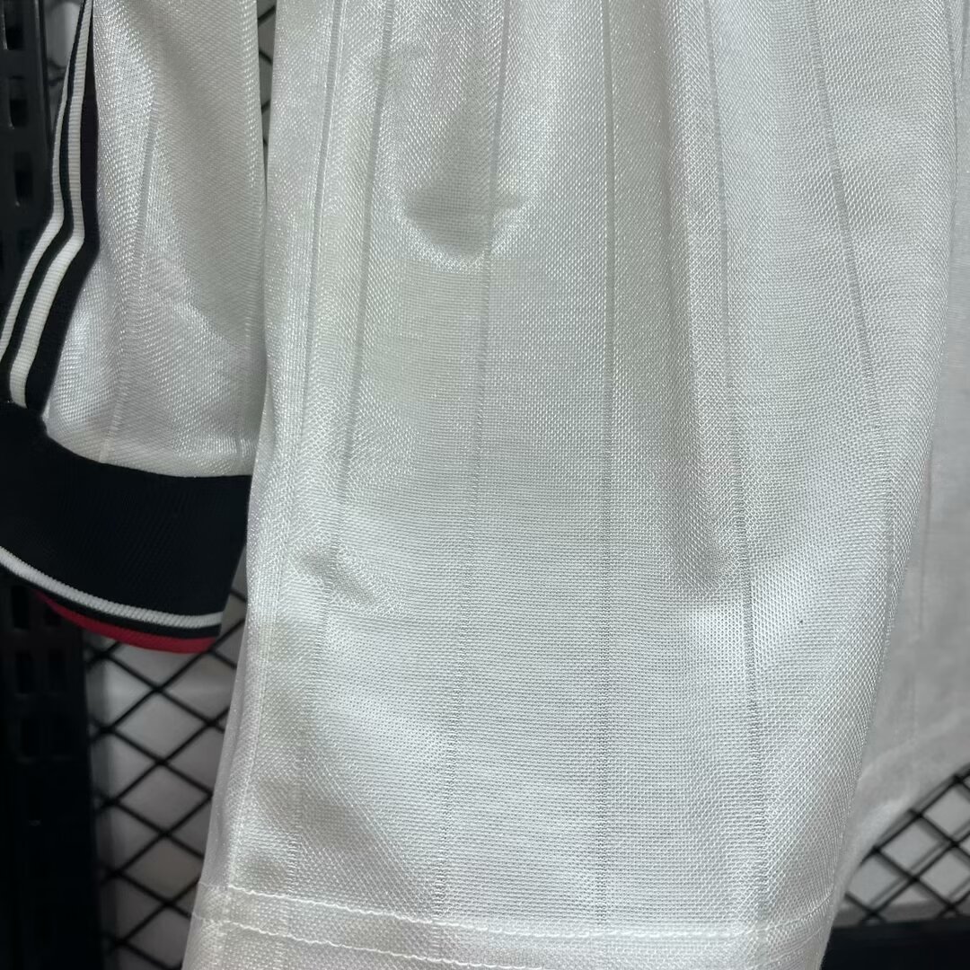 ManixJersey.com | Retro Manchester United 82-84 Away Long Sleeve Jersey League Cup Final -Customize Name, Number and Patch | Worldwide Shipping