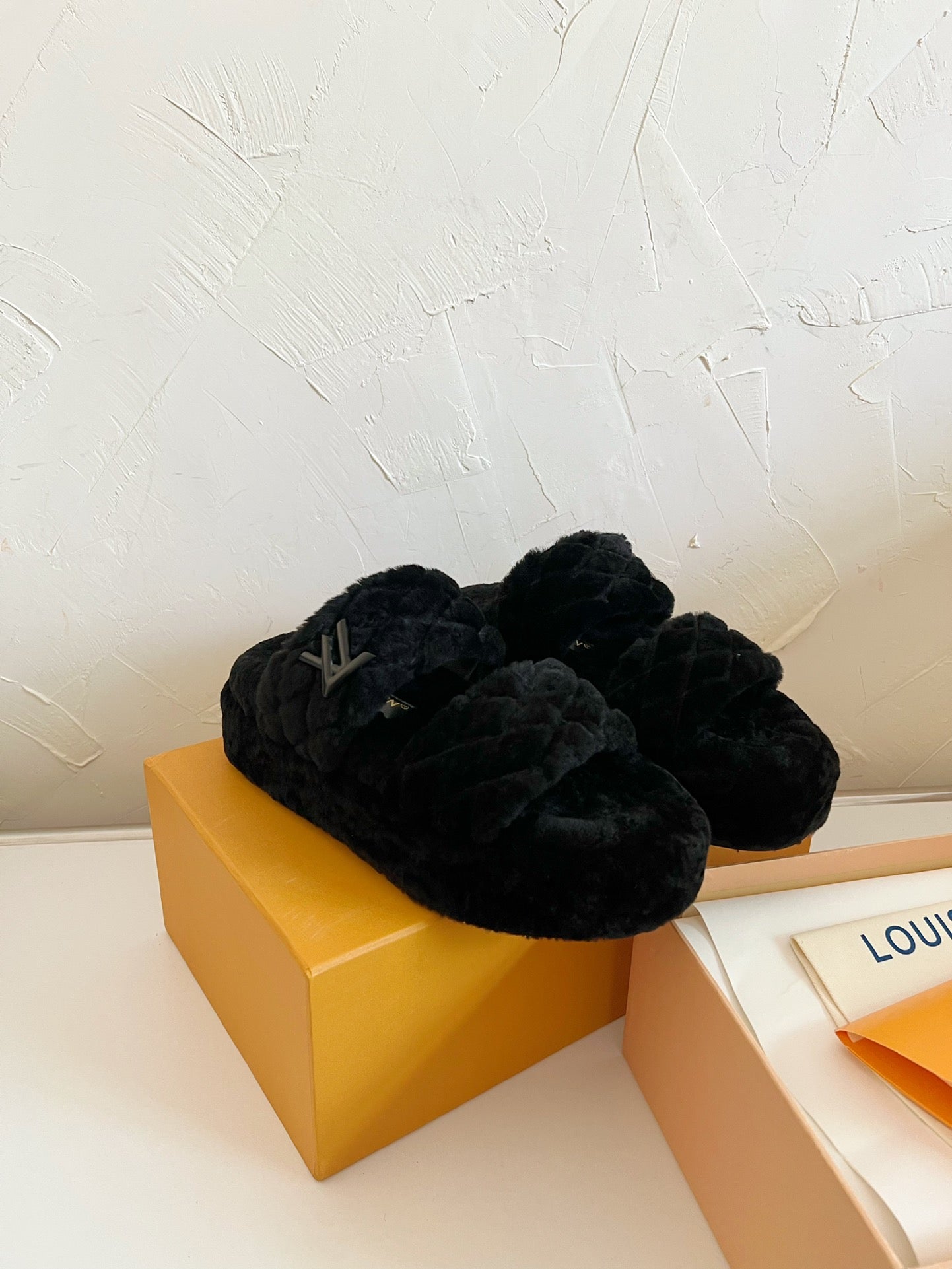 LV SUNSET PLATFORM COMFORT MULE IN BLACK SHEARLING、mysite、Cacoeks