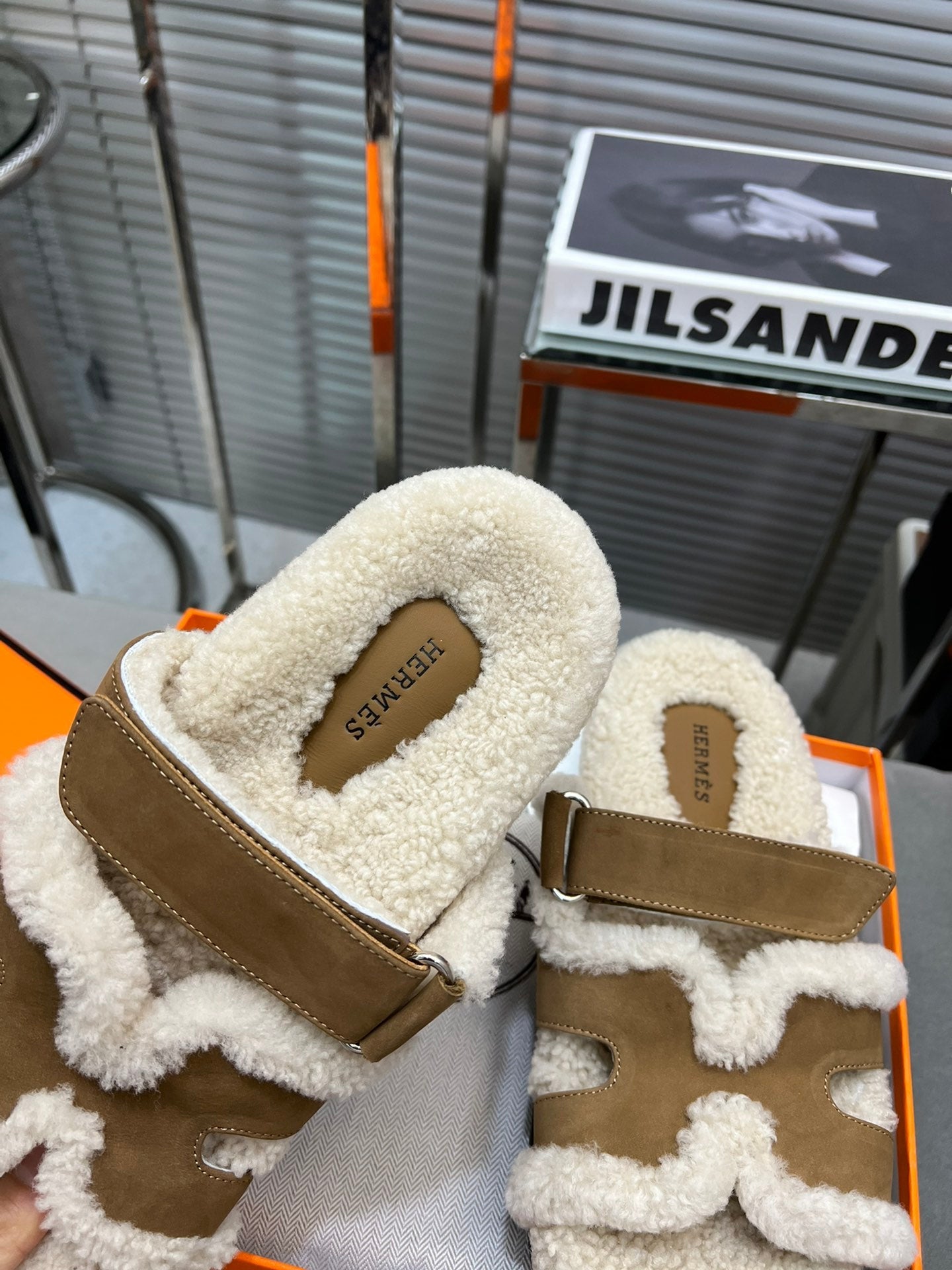 CHYPRE SLIPPERS IN BEIGE LAMB WOOL AND LIGHT FRENCH BEIGE SUEDE、mysite、Cacoeks