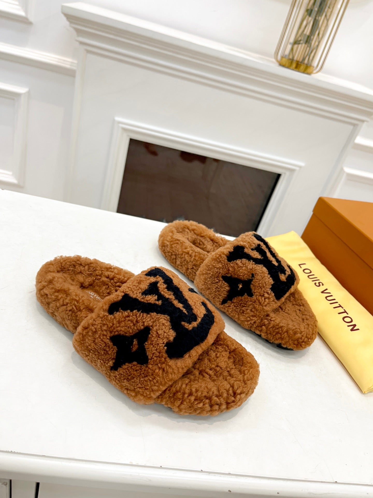 LV FLAT SLIPPER IN GINGERBREAD BROWN MIX BLACK SHEARLING、mysite、Cacoeks