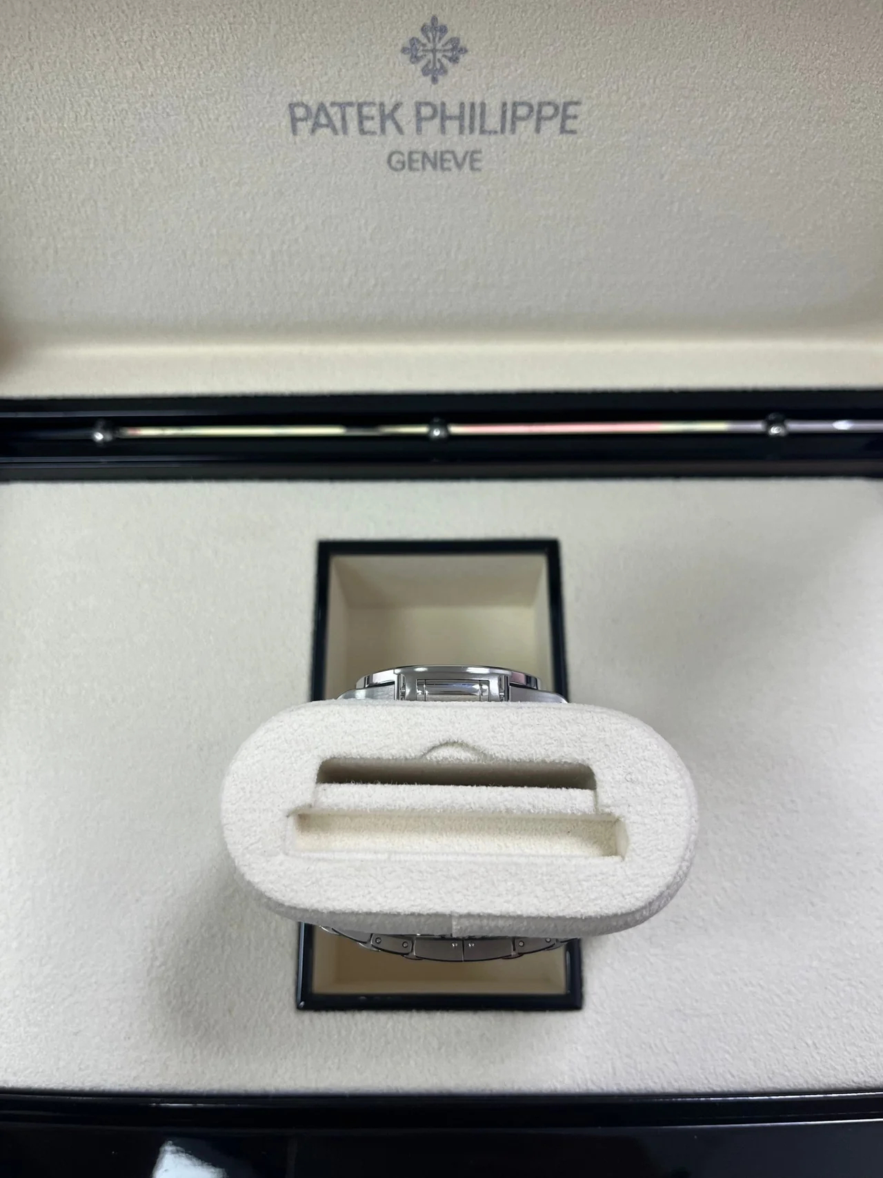 Patek Philippe Nautilus Ladies 7118/1200A-011 Super Clone – 35.2mm Silver Dial Replica Watch