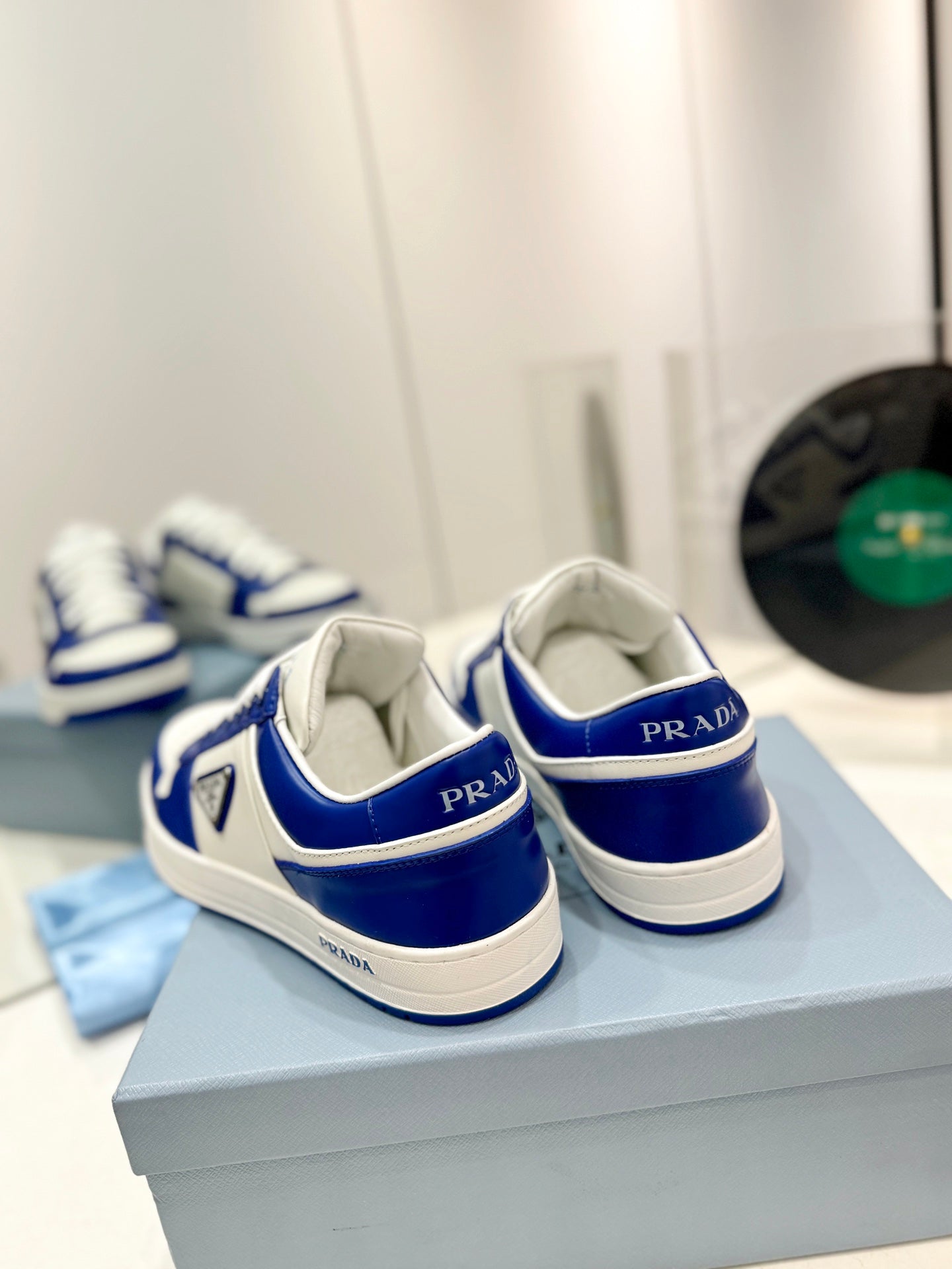 PRA DOWNTOWN PERFORATED SNEAKERS WHITE AND COBALT CALFSKIN、mysite、Cacoeks