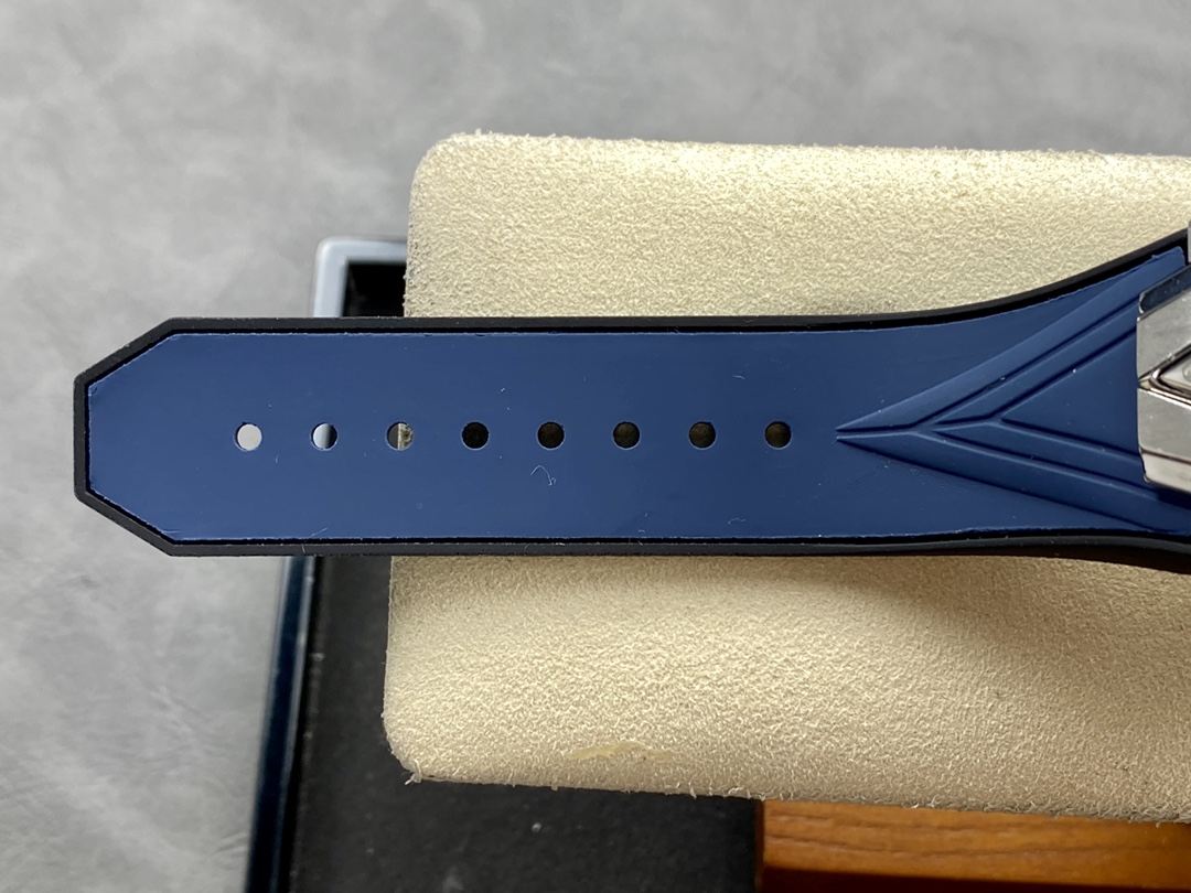 Hublot Big Bang Sang Bleu II Titanium 418.NX.5107.RX.MXM20-fasswatch