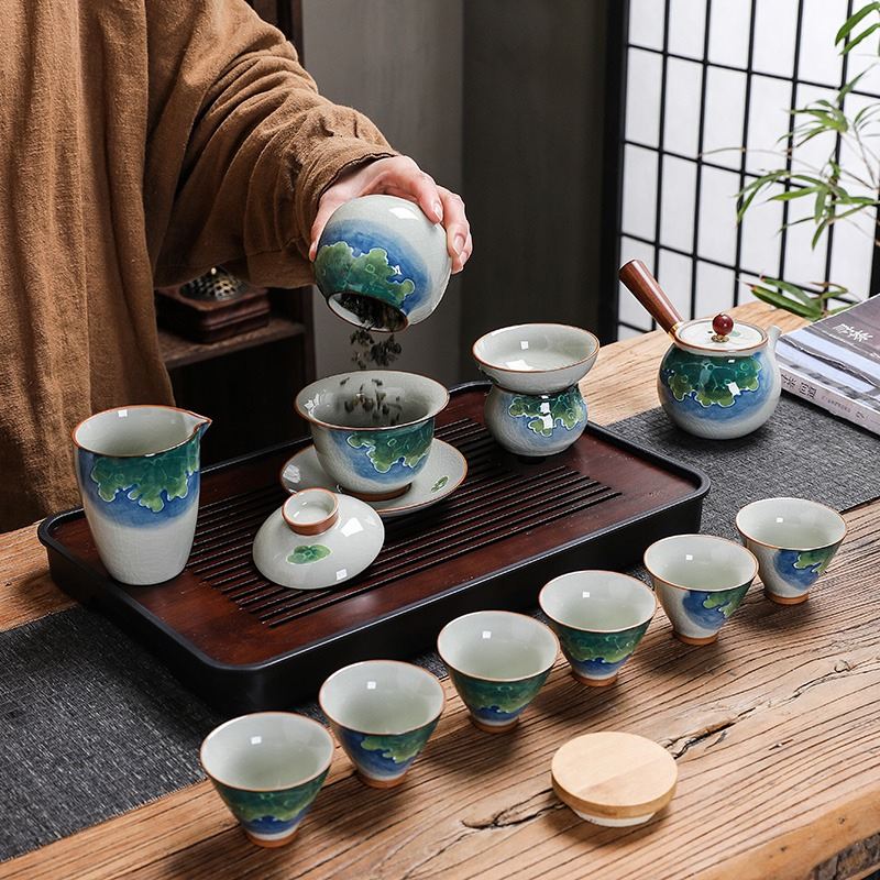 GEEK BAR-https://www.hot-toy.com/