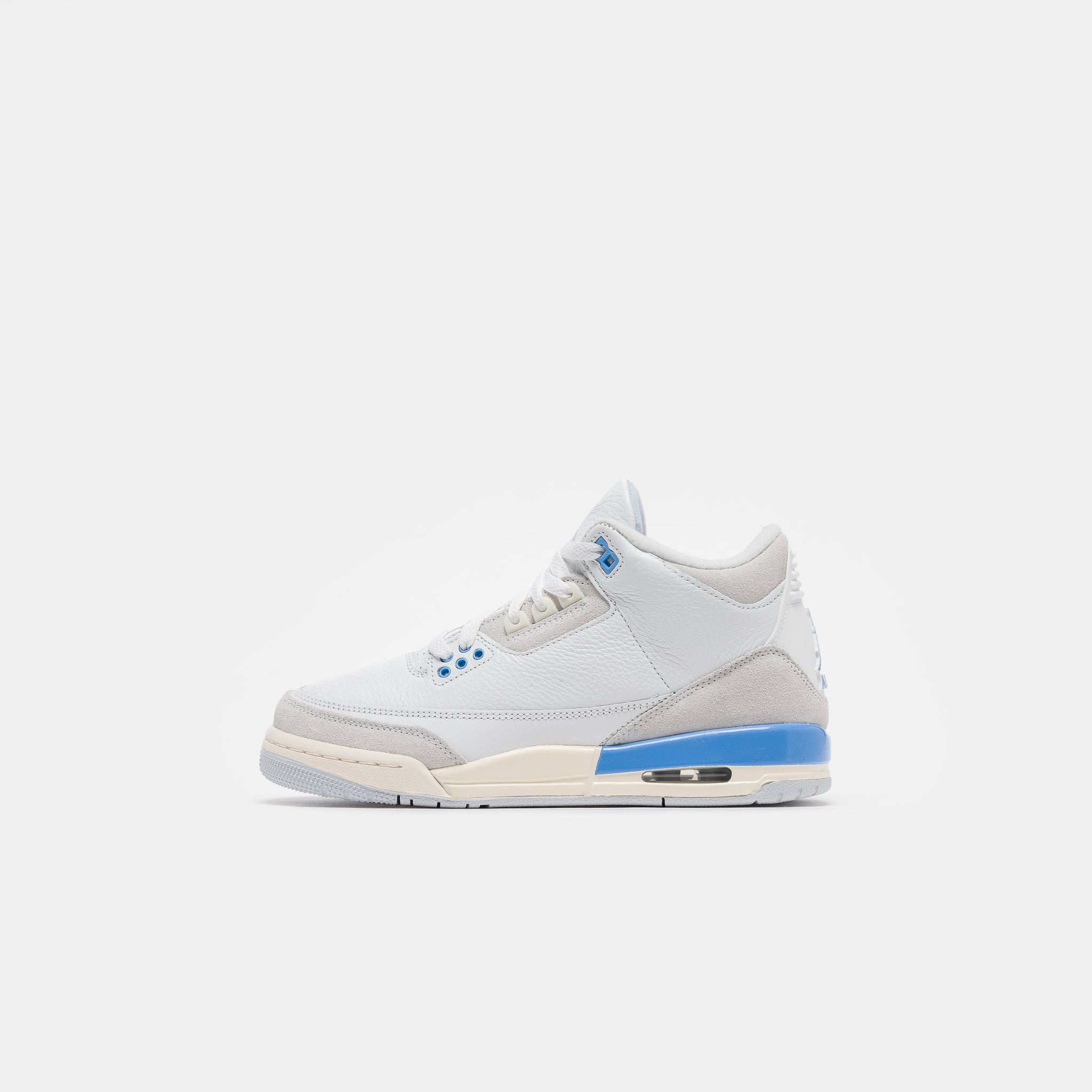 Air Jordan 3 Retro Big Kids Sneaker in Summit White/Hydrogen Blue/Legend Blue