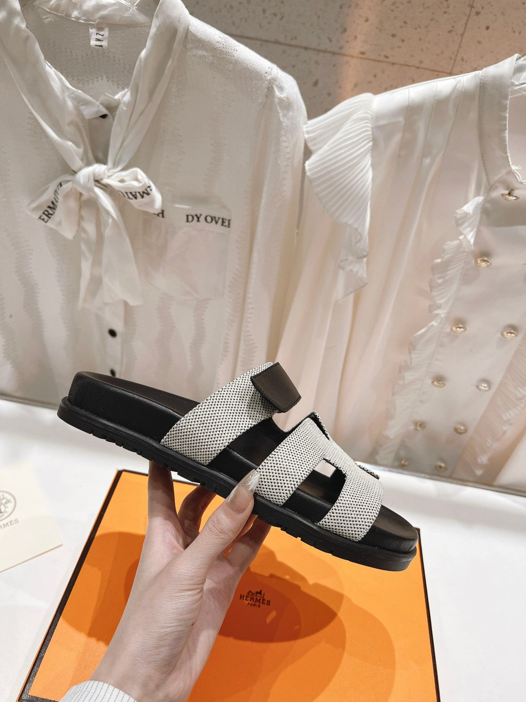 CHYPRE SANDAL BLACK LAMBSKIN AND SILVER DENIM、mysite、Cacoeks