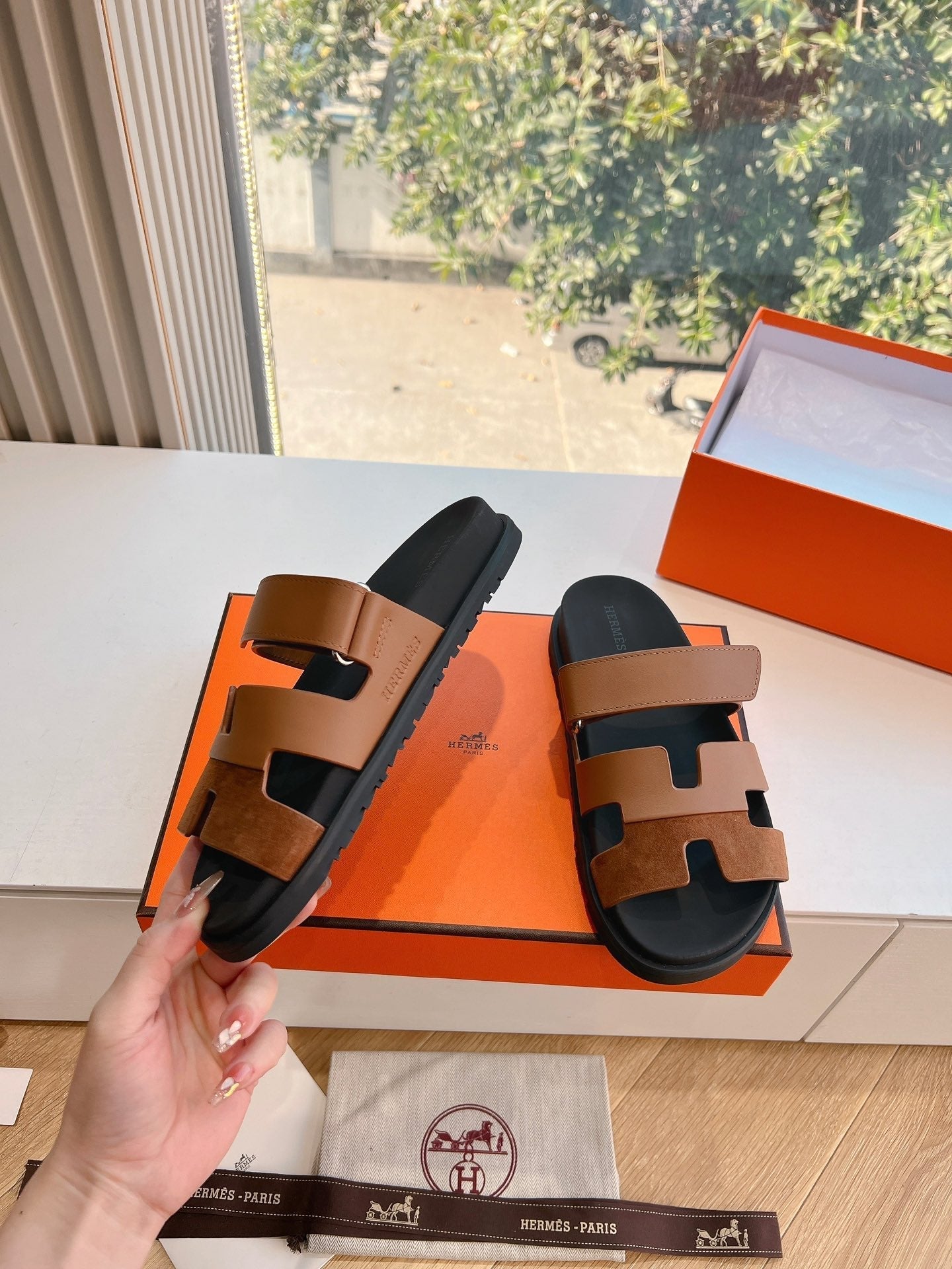 CHYPRE SANDAL IN BRONZE BROWN SUEDE AND CALFSKIN、mysite、Cacoeks