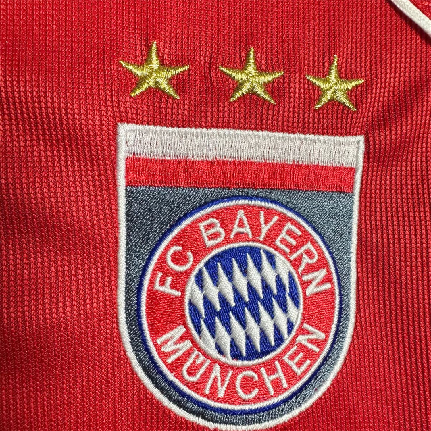 GlobeJersey-Retro Bayern Munich 2005-06 Home Jersey
