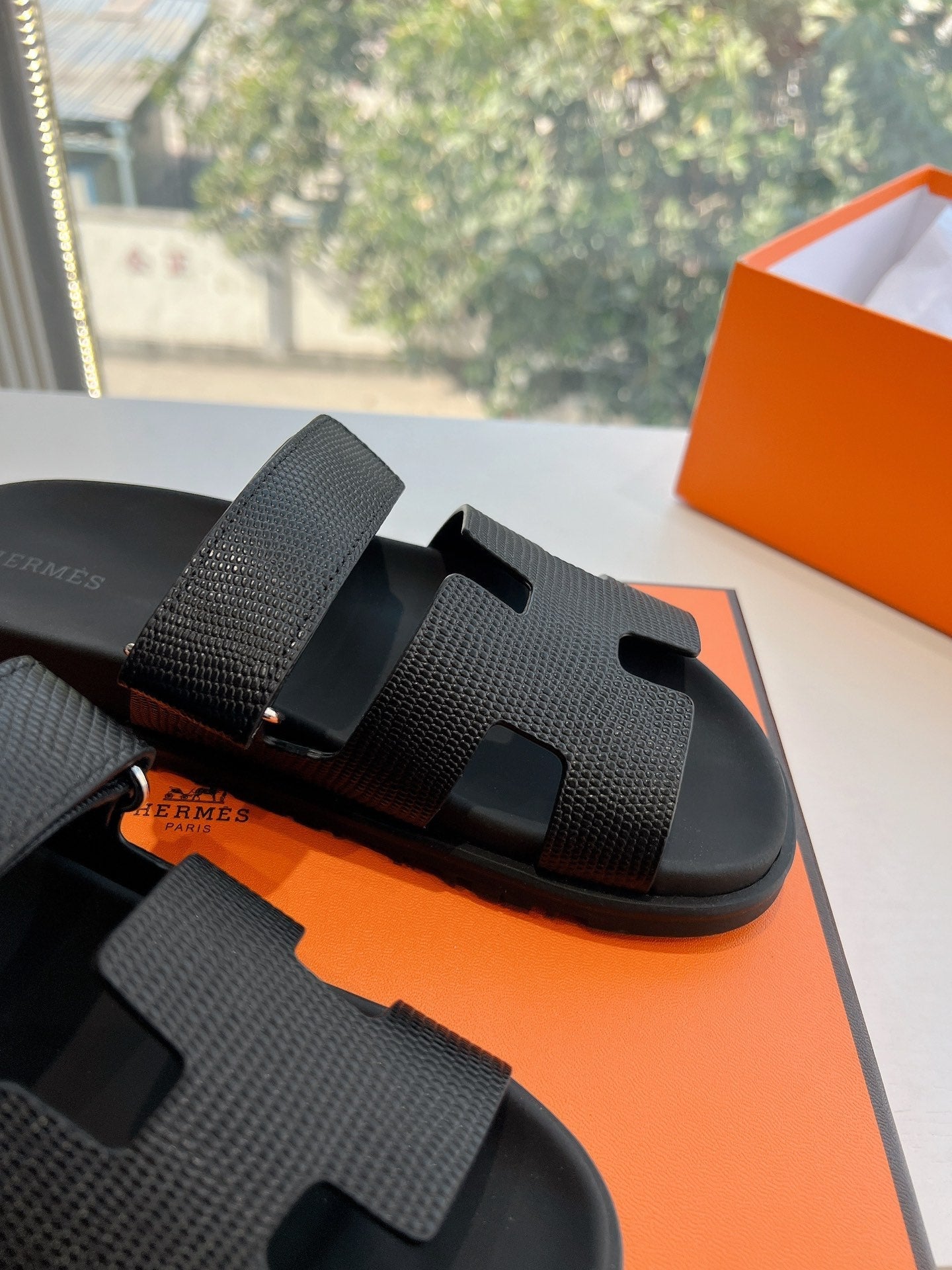 CHYPRE SANDAL IN BLACK SHINY GRAINED CALFSKIN、mysite、Cacoeks