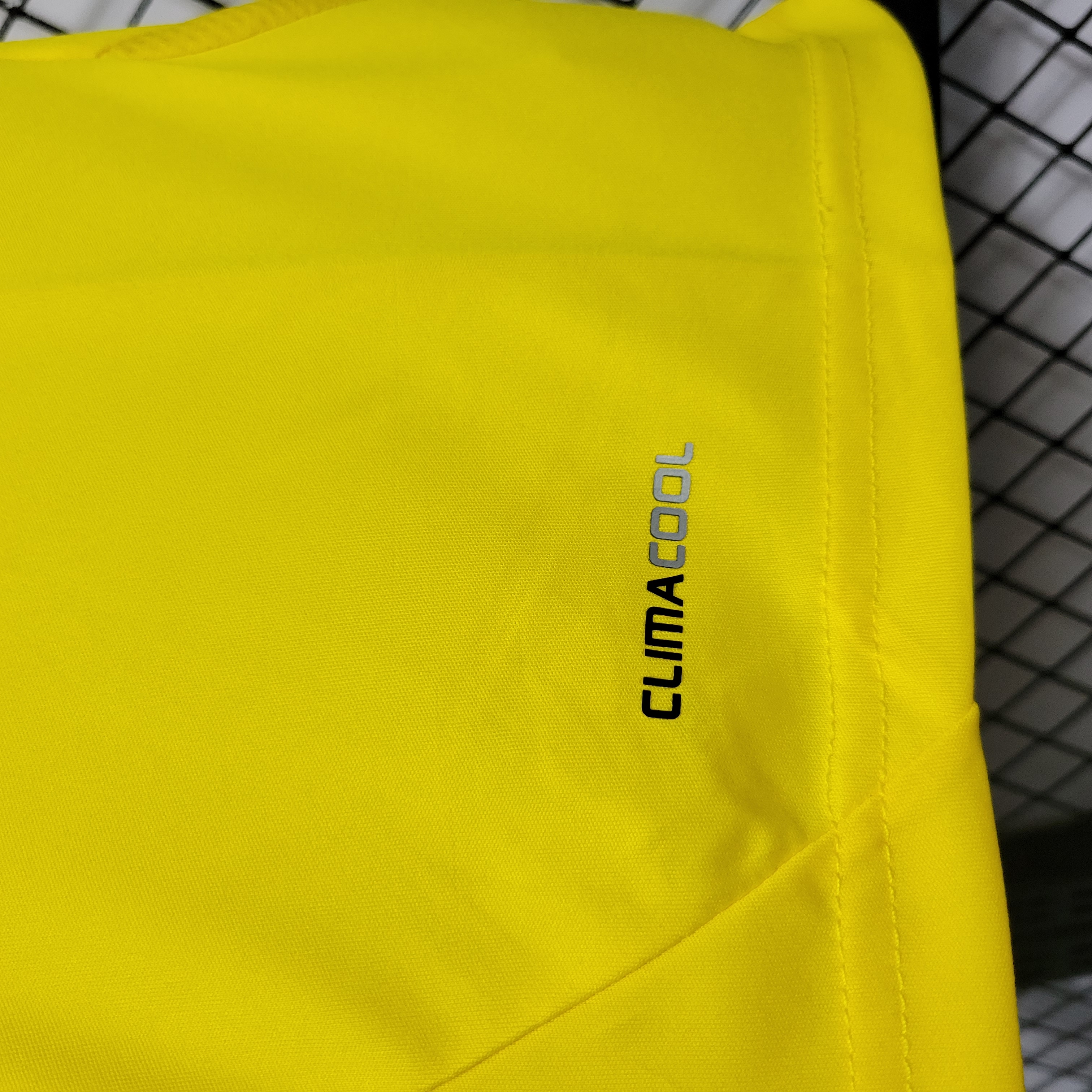 ManixJersey.com | Retro Real Madrid 11-12 Yellow Goalkeeper Jersey -Customize Name, Number and Patch | Worldwide Shipping