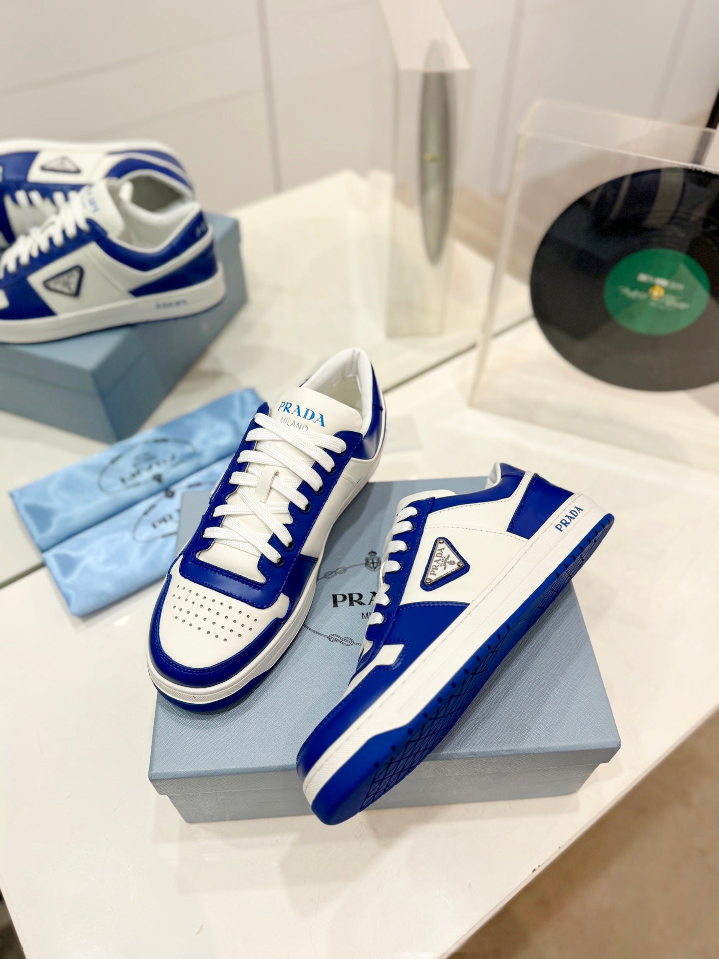 PRA DOWNTOWN PERFORATED SNEAKERS WHITE AND COBALT CALFSKIN、mysite、Cacoeks