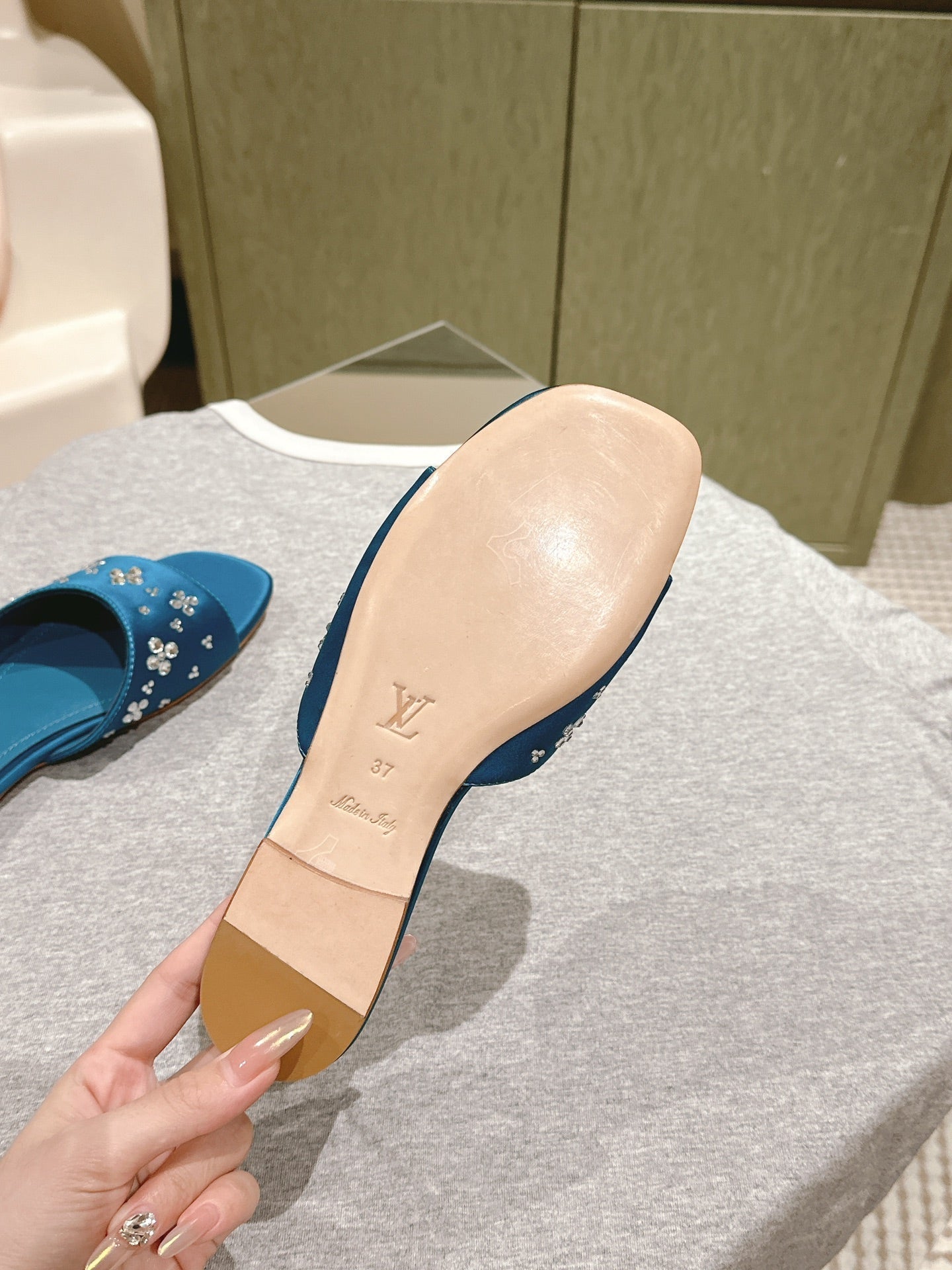 LV WOMEN FLAT MULE IN COBALT BLUE SATIN WITH RHINESTONE、mysite、Cacoeks