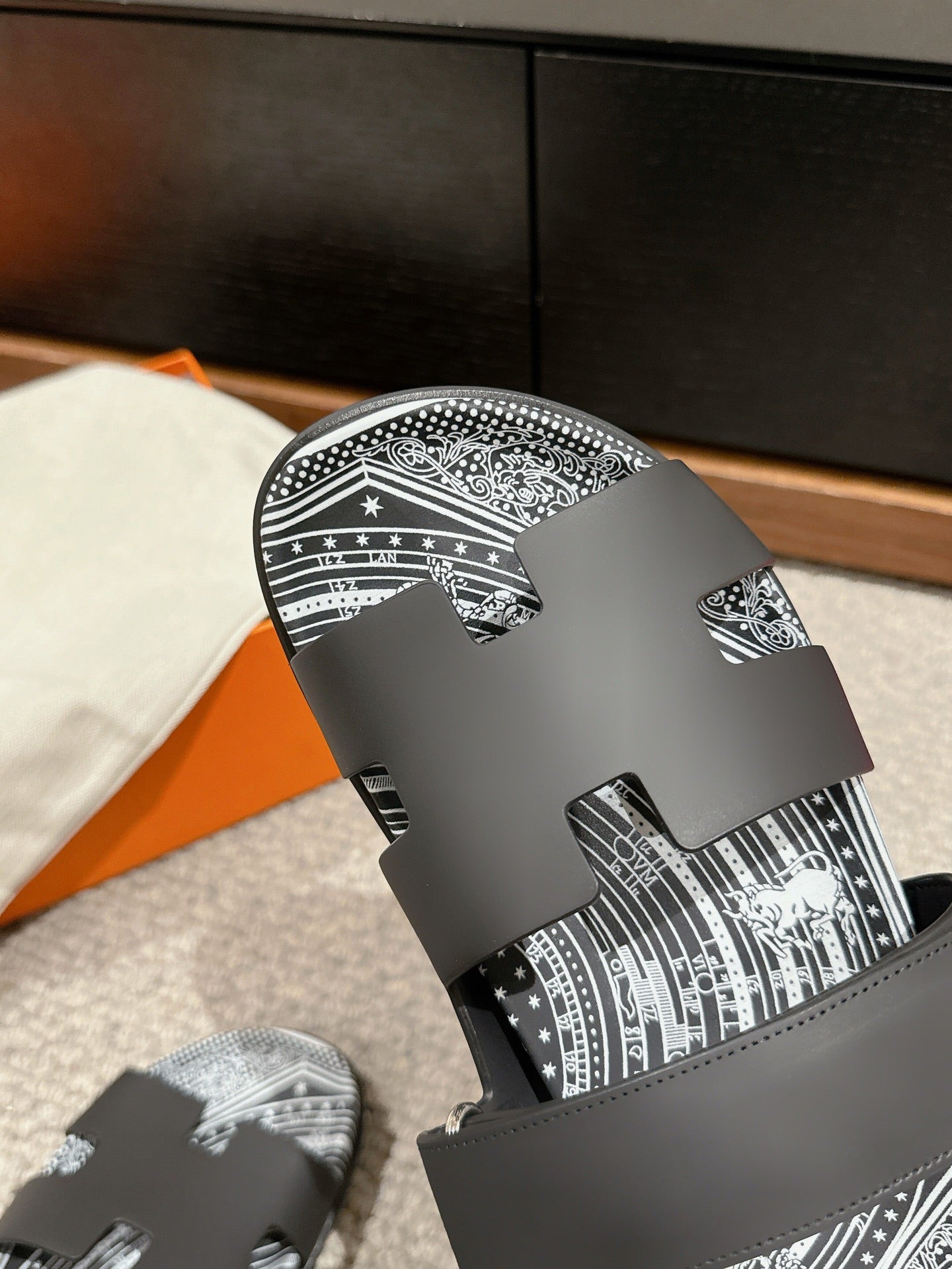 CHYPRE SANDAL BLACK CALFSKIN UNIQUE、mysite、Cacoeks