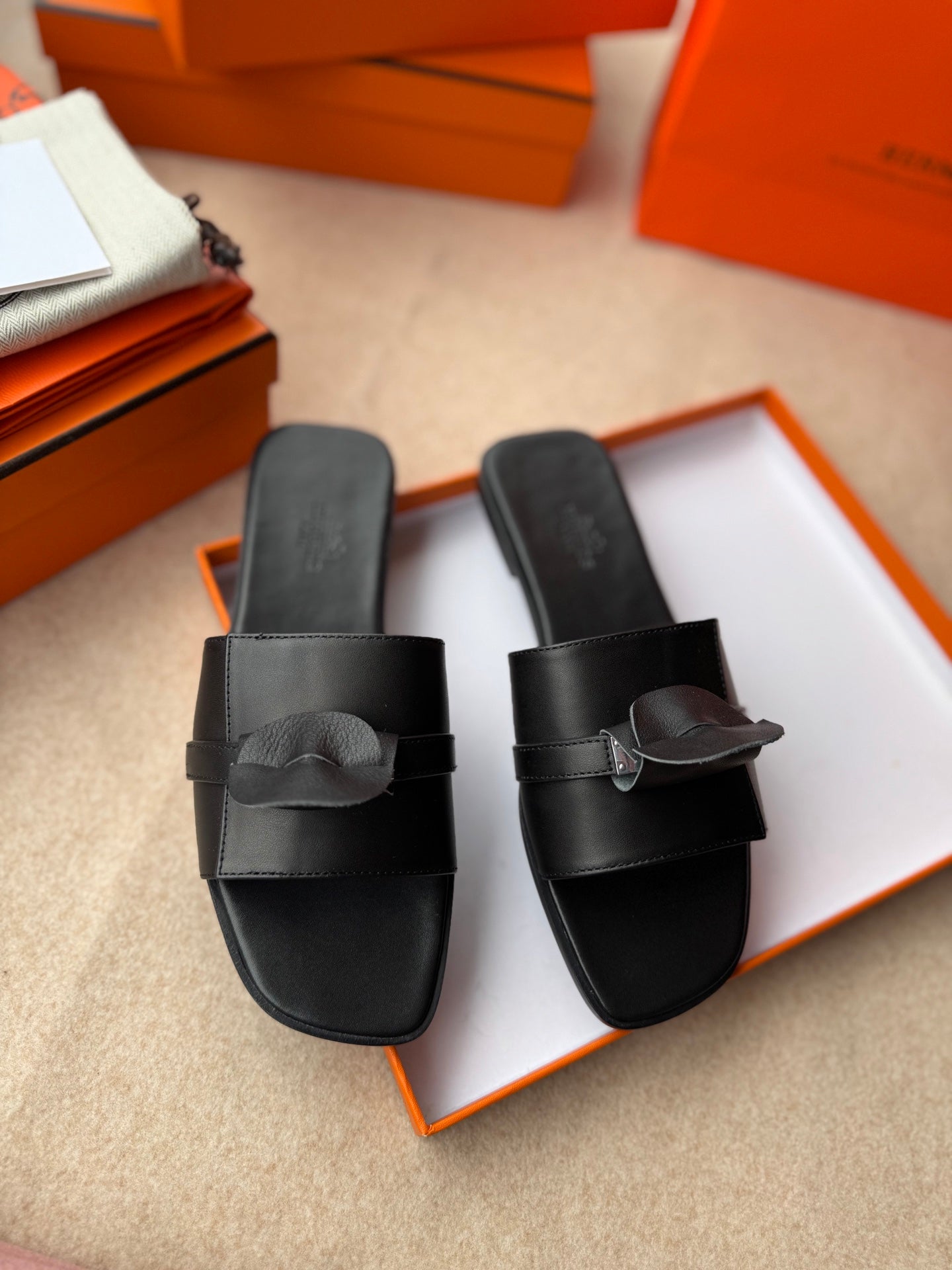 0RAN SANDALS IN BLACK CALFSKIN、mysite、Cacoeks