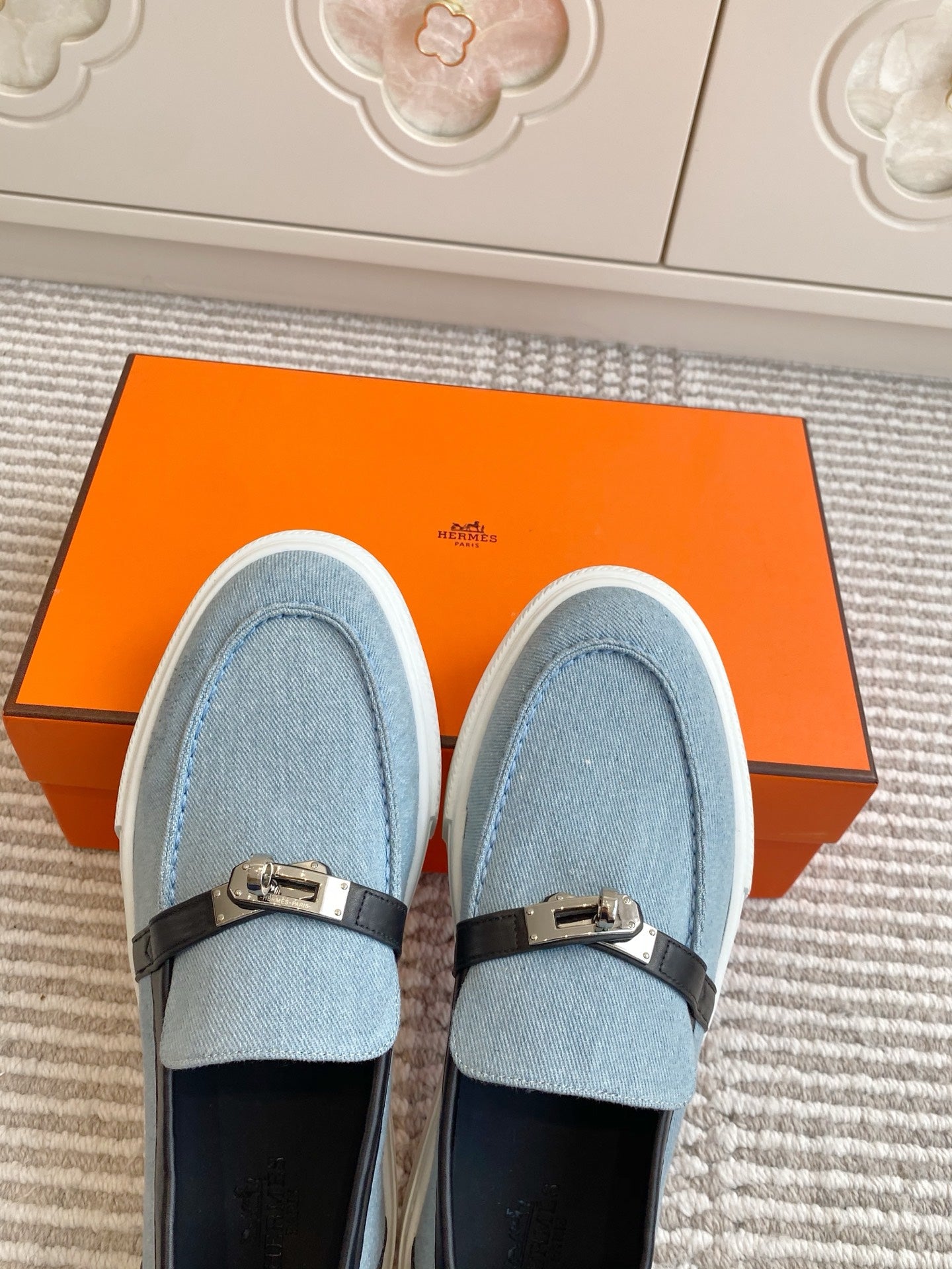 HM 25S SLIP-ON IN SKY BLUE CANVAS AND BLACK LAMBSKIN WITH SILVER HARDWARE、mysite、Cacoeks