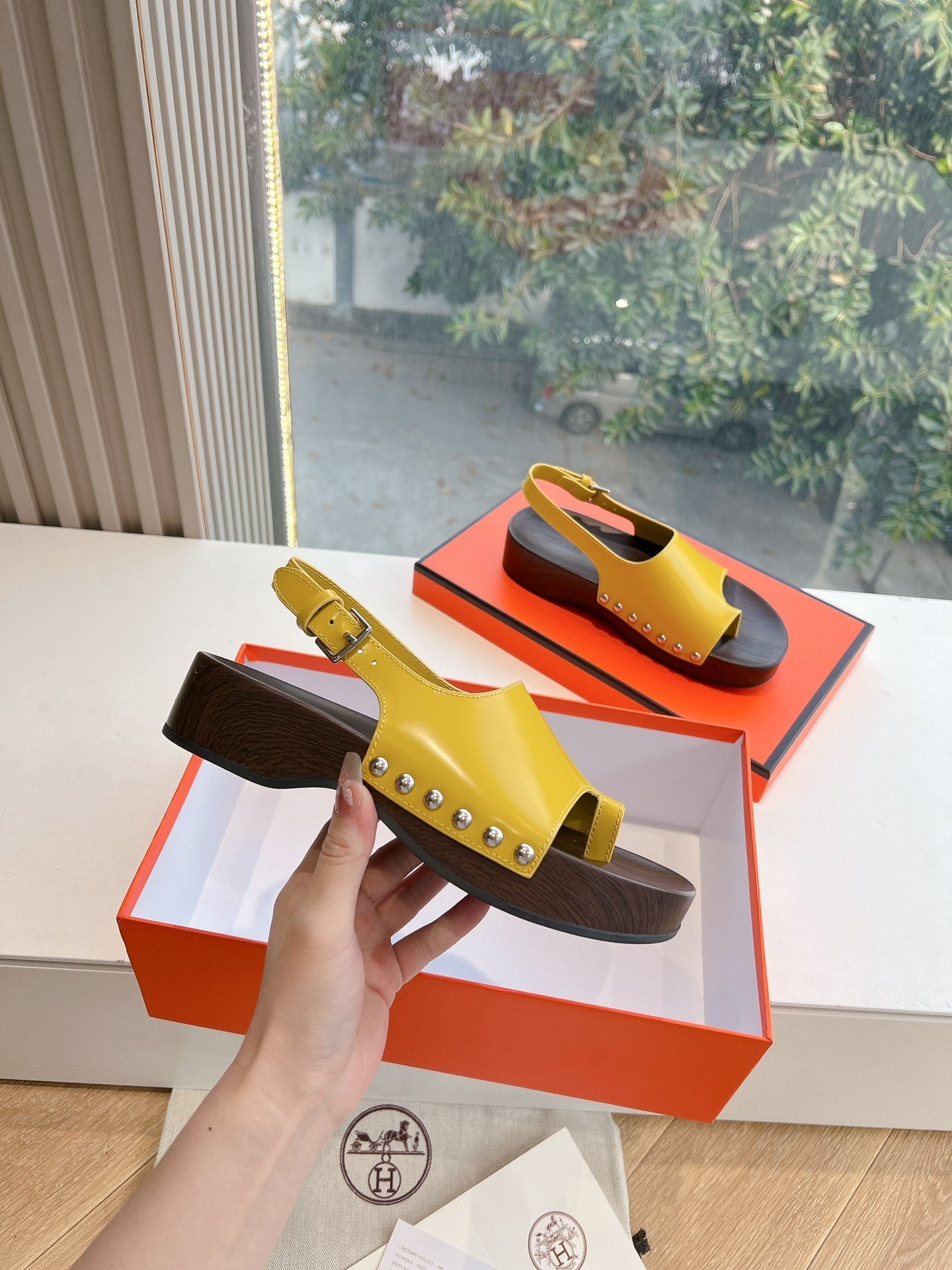 FLAT SANDAL IN CORN YELLOW CALFSKIN、mysite、Cacoeks