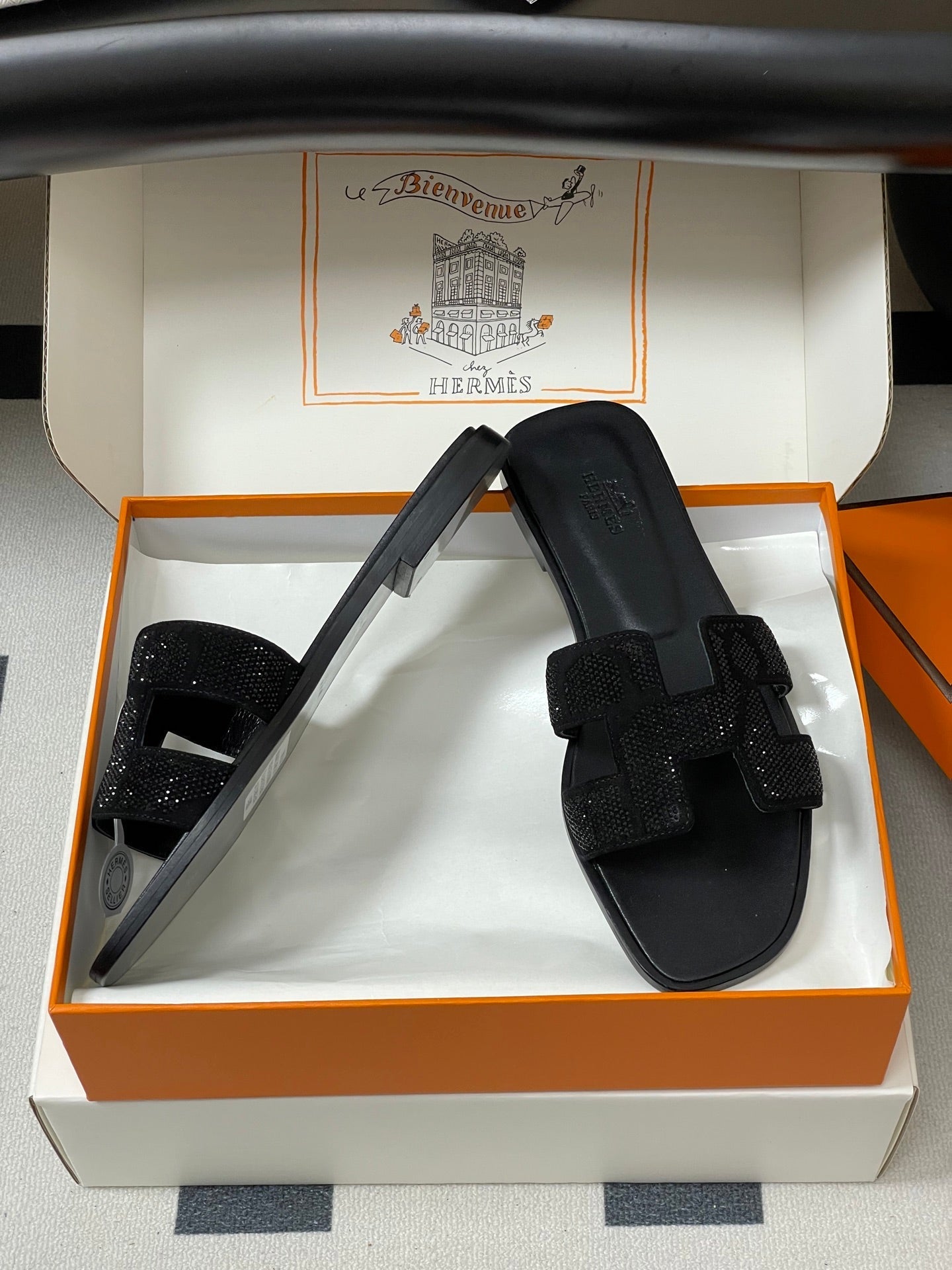 HM 25S ORAN SANDAL IN BLACK LAMBSKIN WITH STONE DETAILS、mysite、Cacoeks