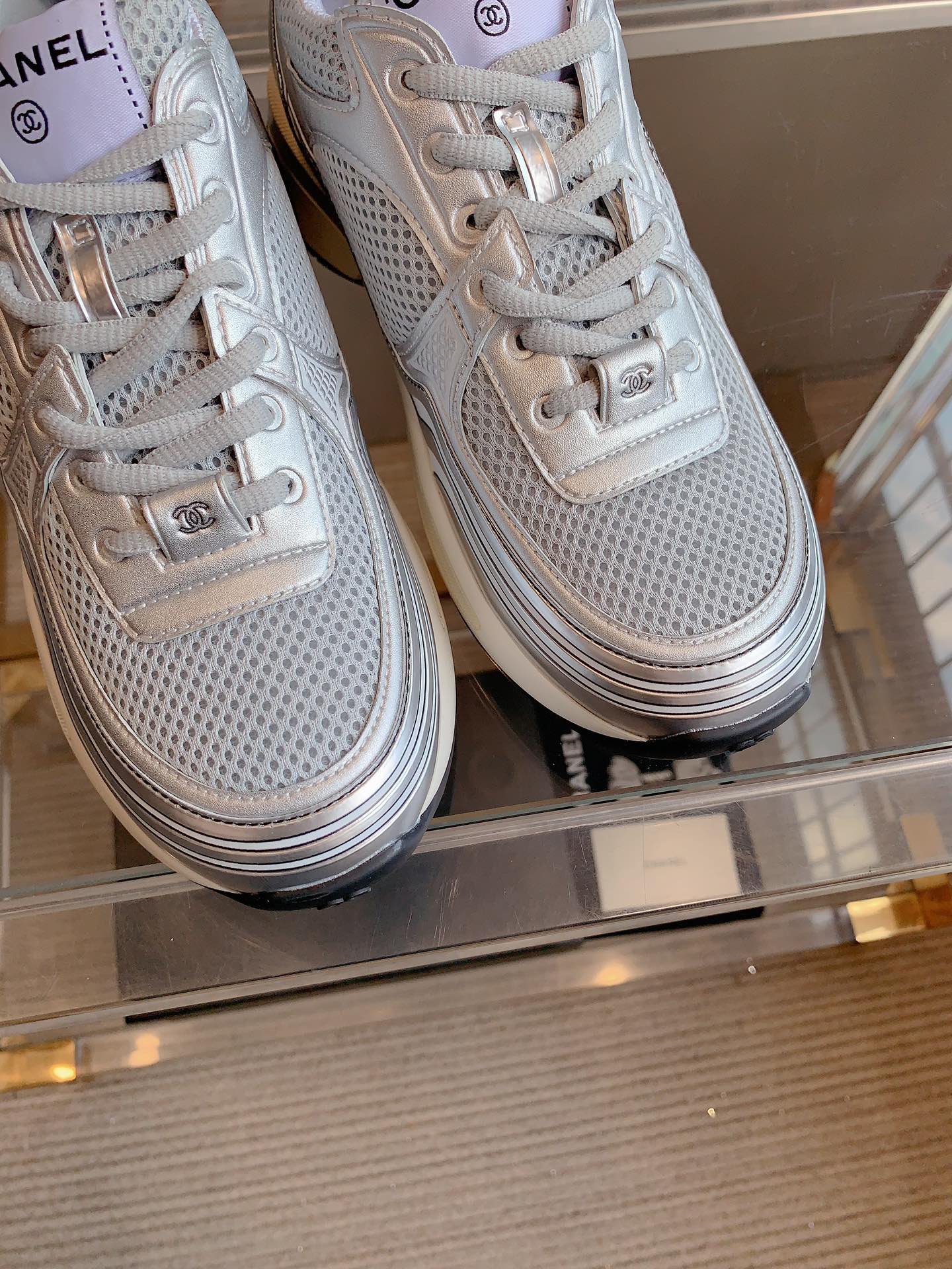 CC SNEAKERS IN GLOSSY SILVER CALFSKIN AND MESH、mysite、Cacoeks